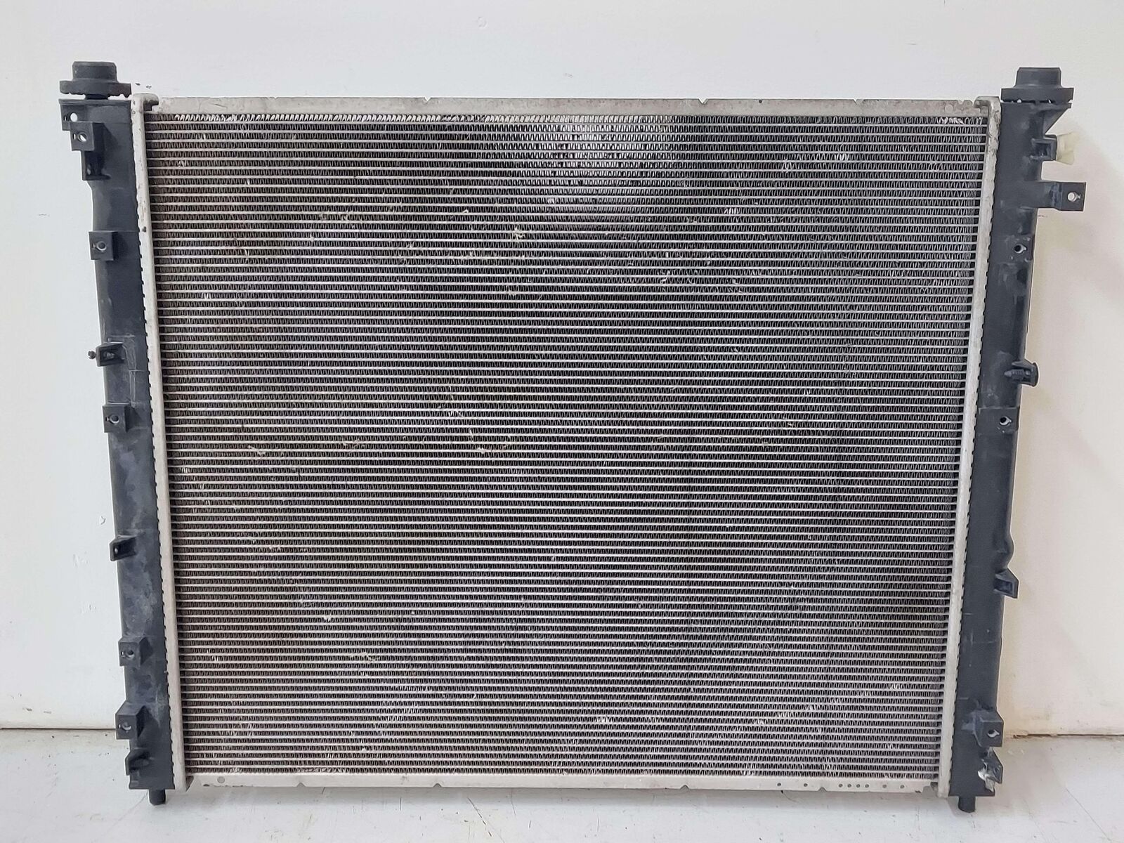 07-10 Cadillac STS 4.6L Radiator 25891016 Base *Fins Bent*