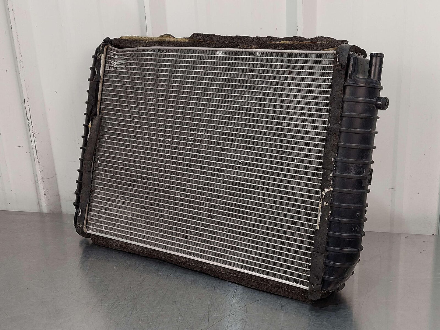 16 MCLAREN 675LT FRONT RIGHT WATER COOLANT RADIATOR *TWEAKED/DENTED. HOLDS FLUID