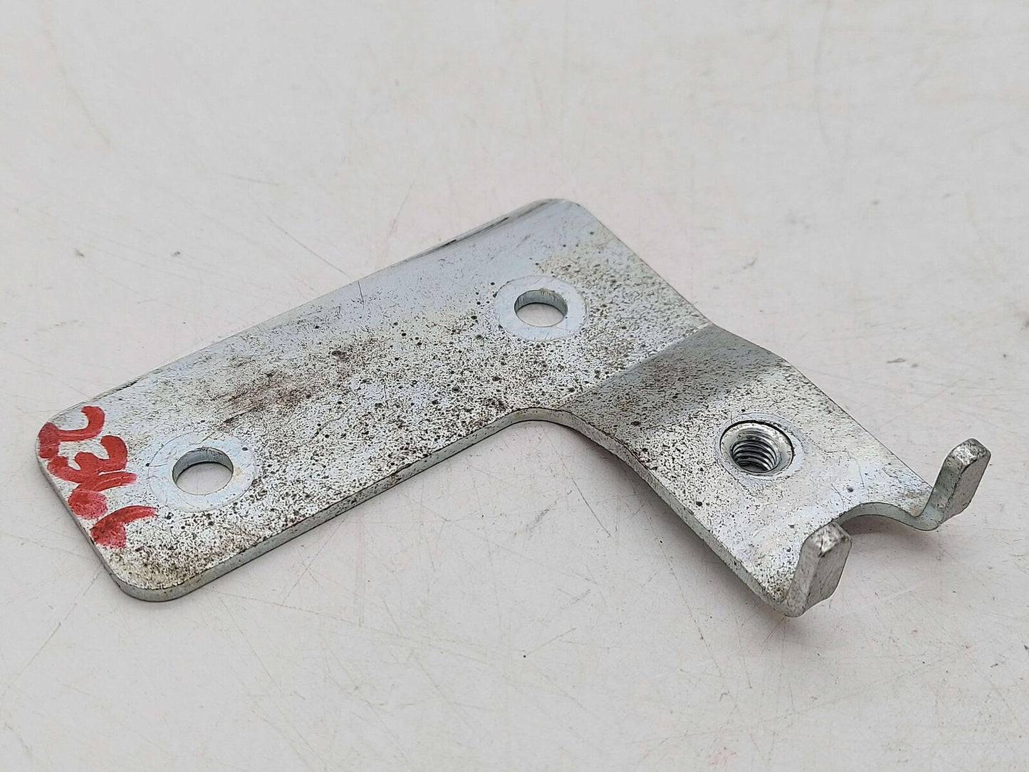 2006 FORD GT GT40 SUPERCAR CLUTCH BLEEDER BRACKET OEM