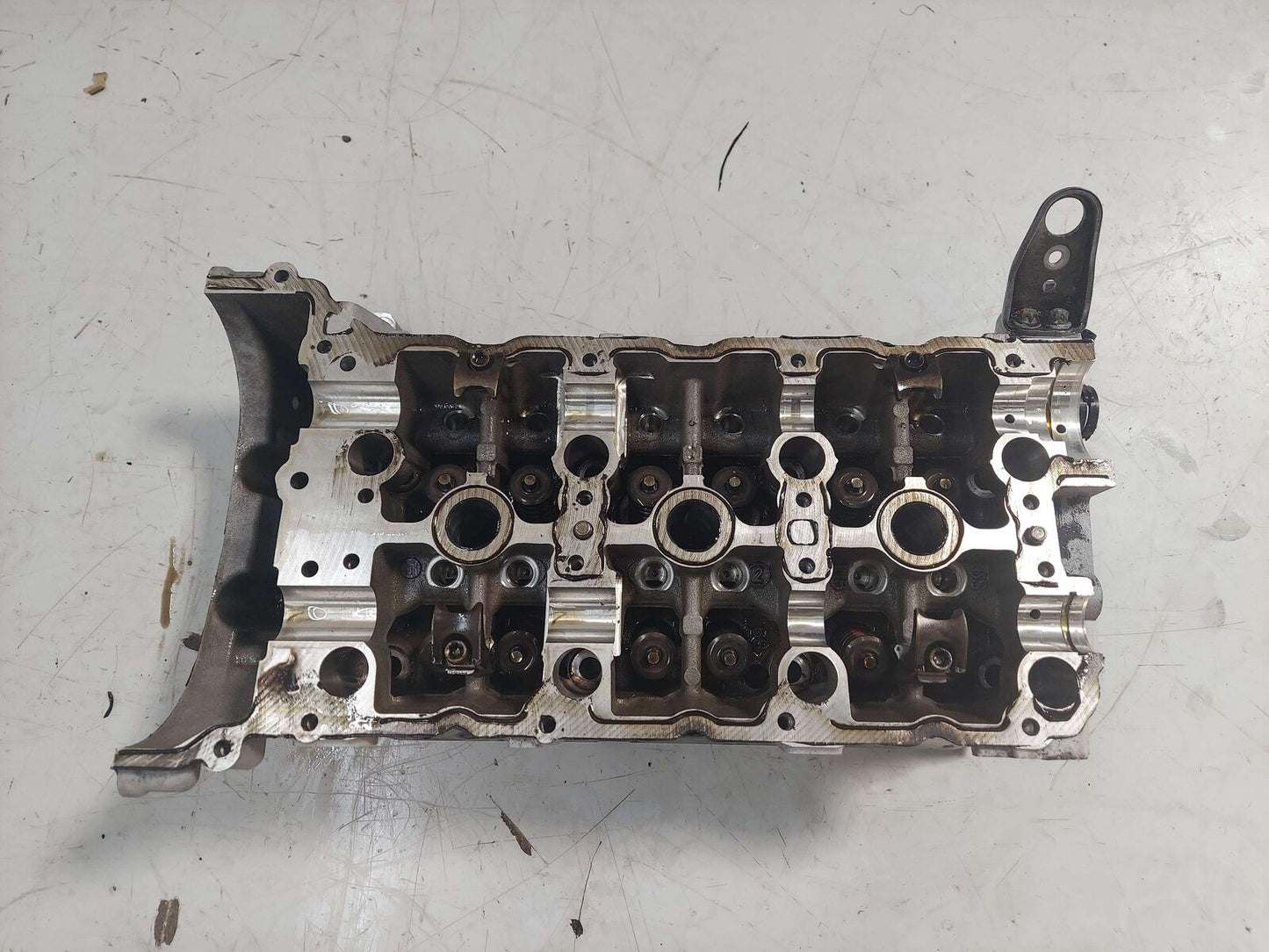 06-12 Mercedes C300 W204 Engine LH Left Cylinder Head 2720104720 0913419382 NOTE