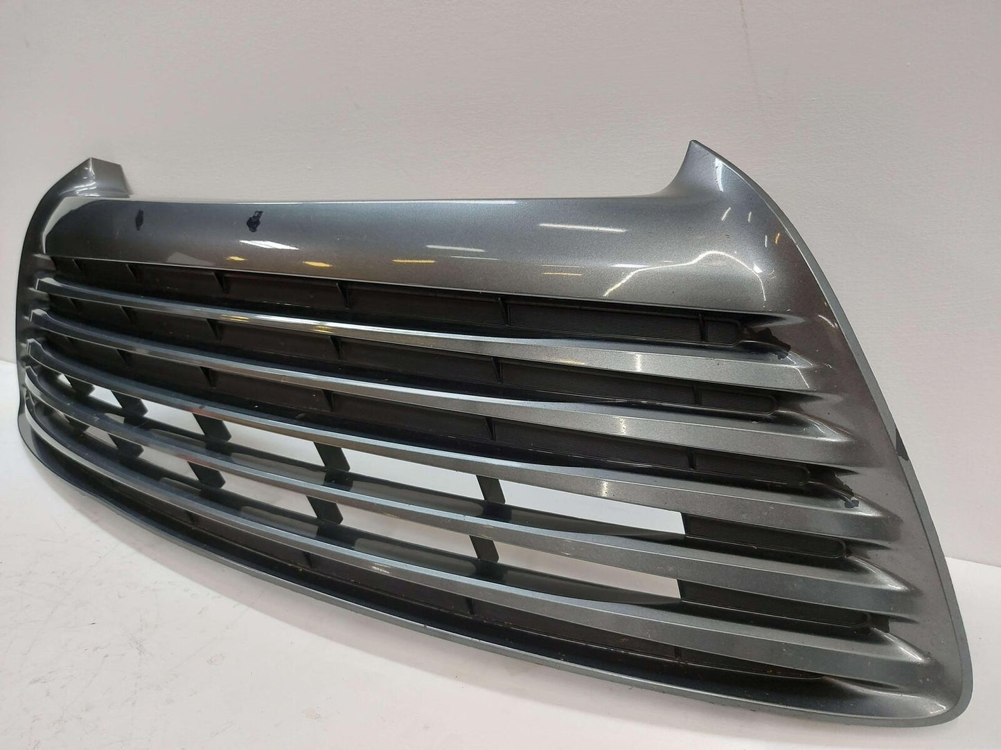 15-17 TOYOTA CAMRY GRILL GRILLE LOWER LE HYBRID 53112-06260 *NOTE