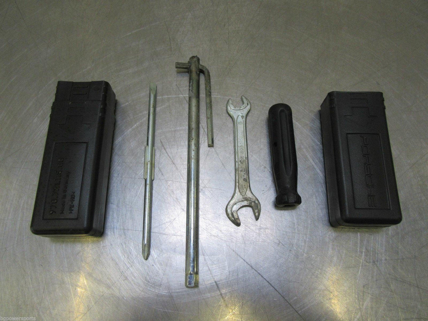 G176W 12 2012 PORSCHE PANAMERA TOOL KIT