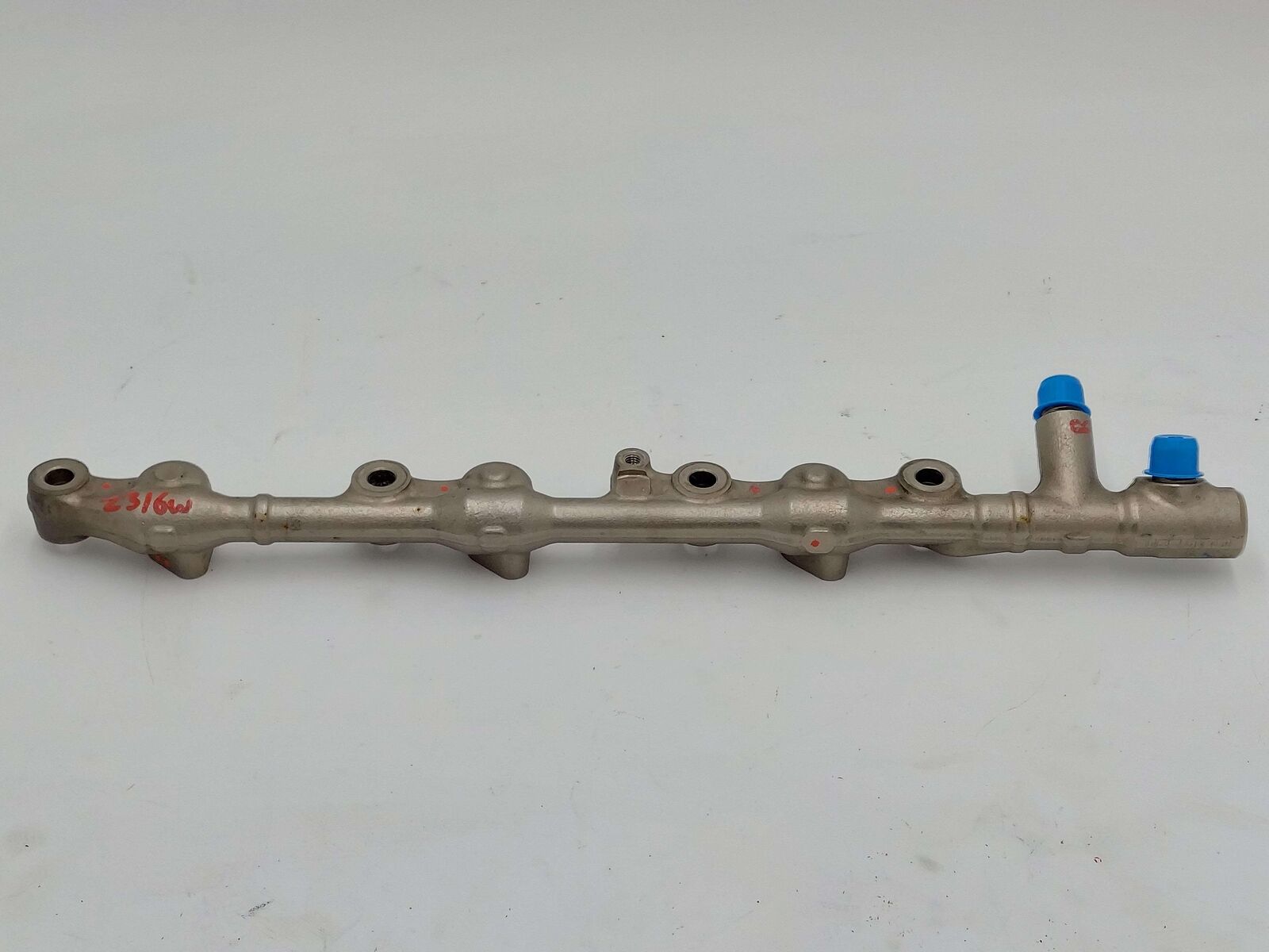 2017 TOYOTA TACOMA RIGHT FUEL INJECTION RAIL 3.5L 2GRFKS LOWER OEM