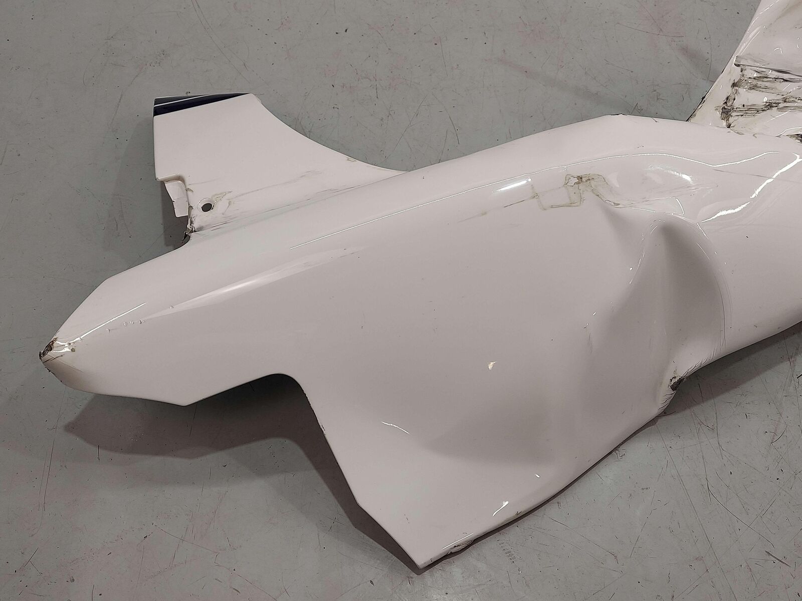 05-06 FORD GT GT40 SUPERCAR LH LEFT FENDER WHITE *DAMAGED CRUSHED MANGLED* OEM