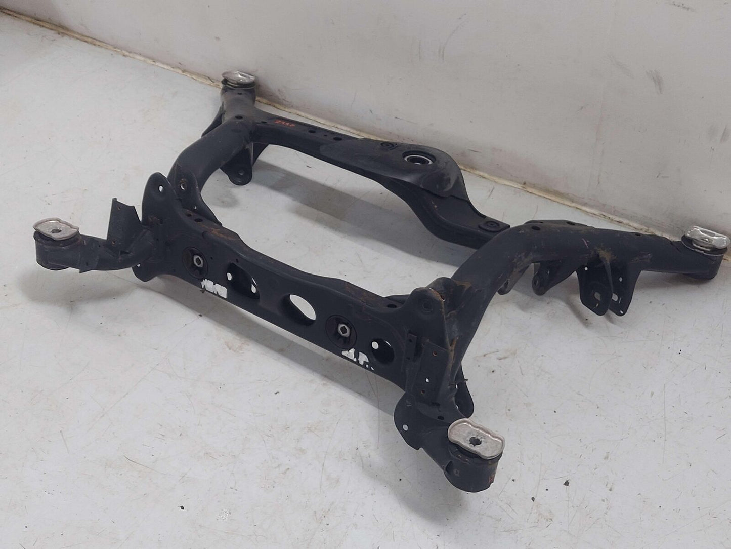 15-18 PORSCHE MACAN S 95B REAR SUB FRAME CROSSMEMBER CRADLE 95B505235D