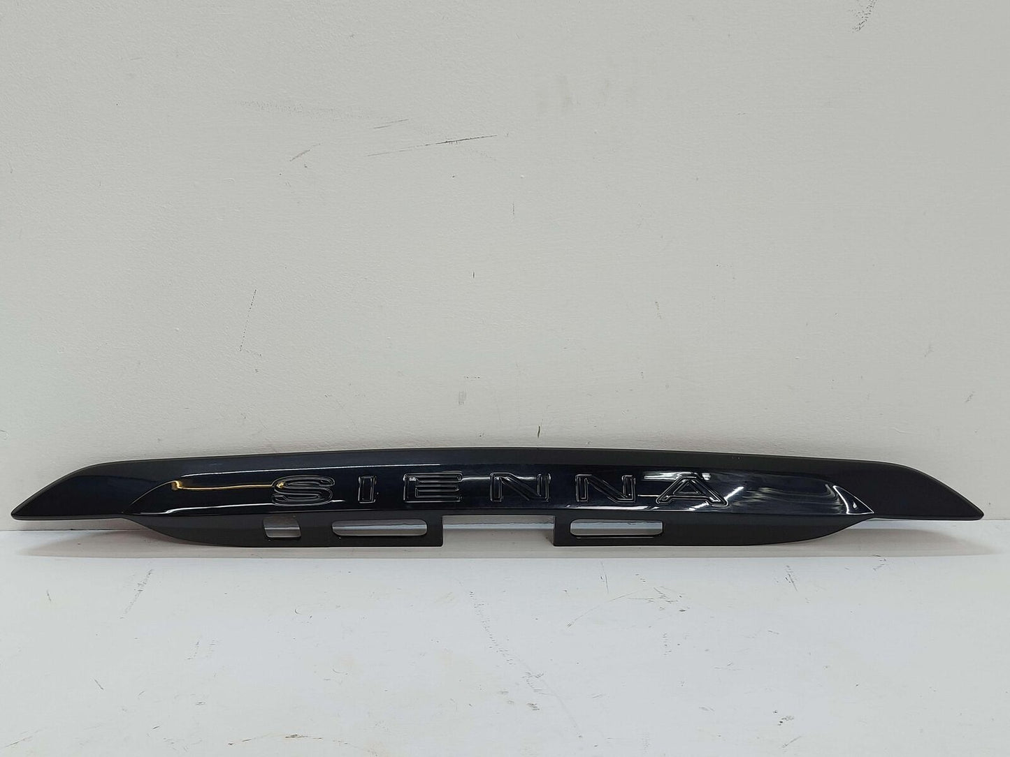 15 TOYOTA SIENNA LIFTGATE HANDLE GARNISH MOLDING MIDNIGHT BLACK 218 76801-08010