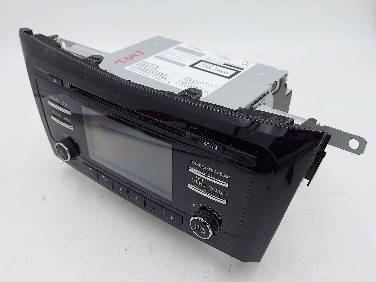 17-18 NISSAN QASHQAI AM FM CD RADIO RECEIVER 281856MF0A *SCRATCHES*