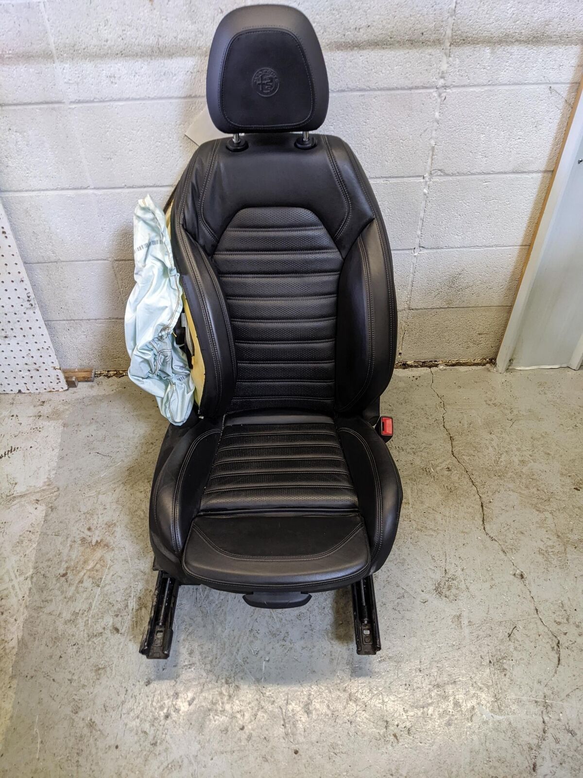 2018 Alfa Romeo Giulia Front Seat Right Passenger Side black Leather PARTS ONLY