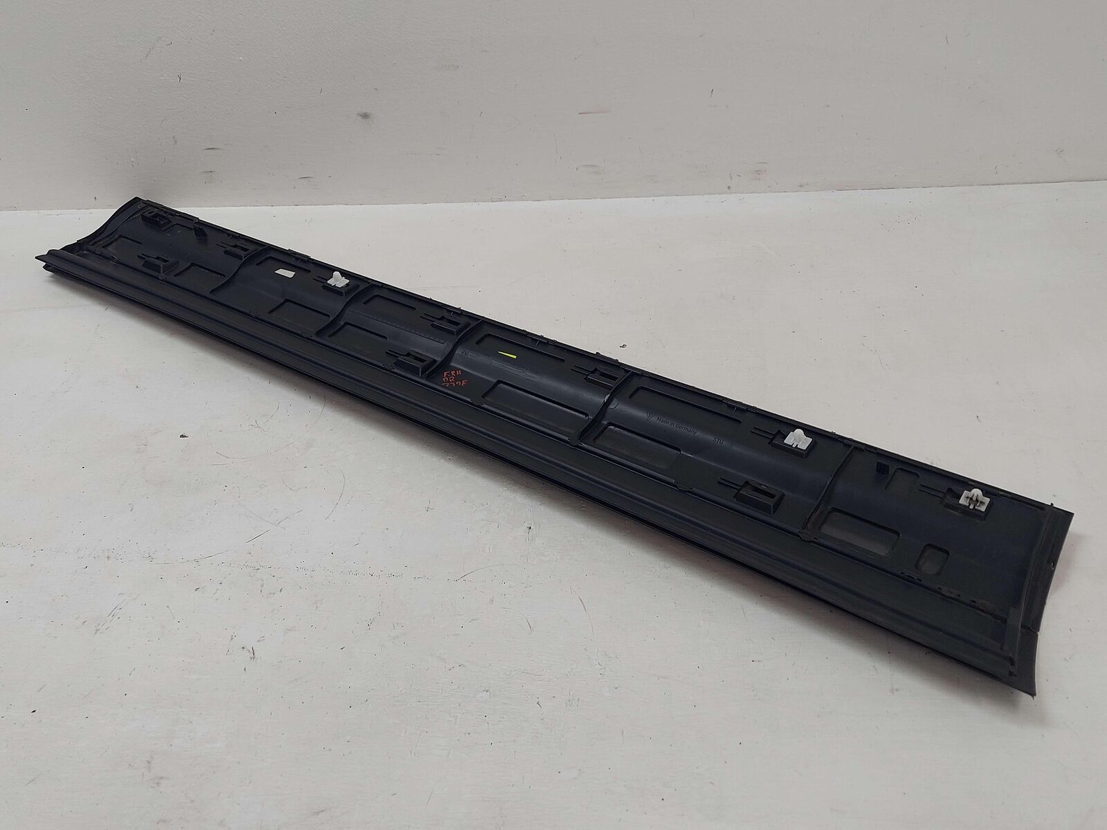 11-18 PORSCHE CAYENNE 958 S E-HYBRID FRONT RIGHT DOOR MOULDING BLACK