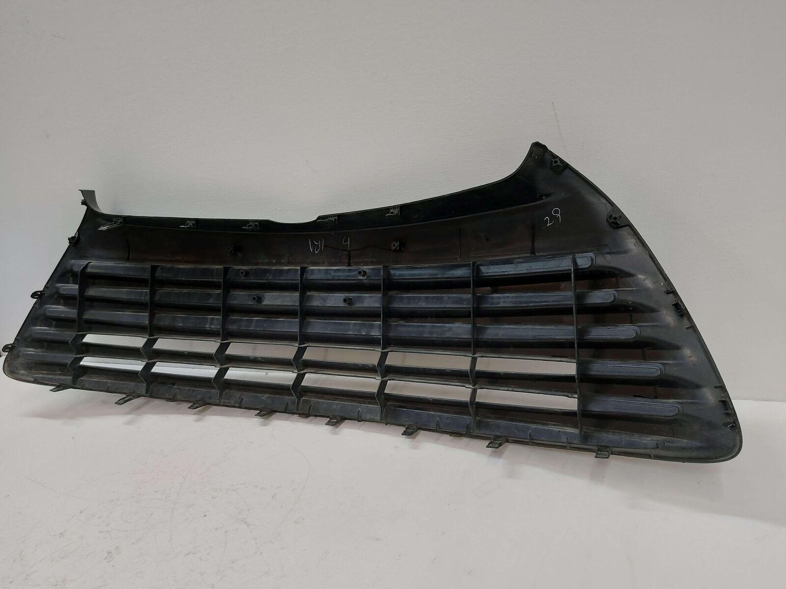 15-17 TOYOTA CAMRY GRILL GRILLE LOWER LE HYBRID 53112-06260 *NOTE