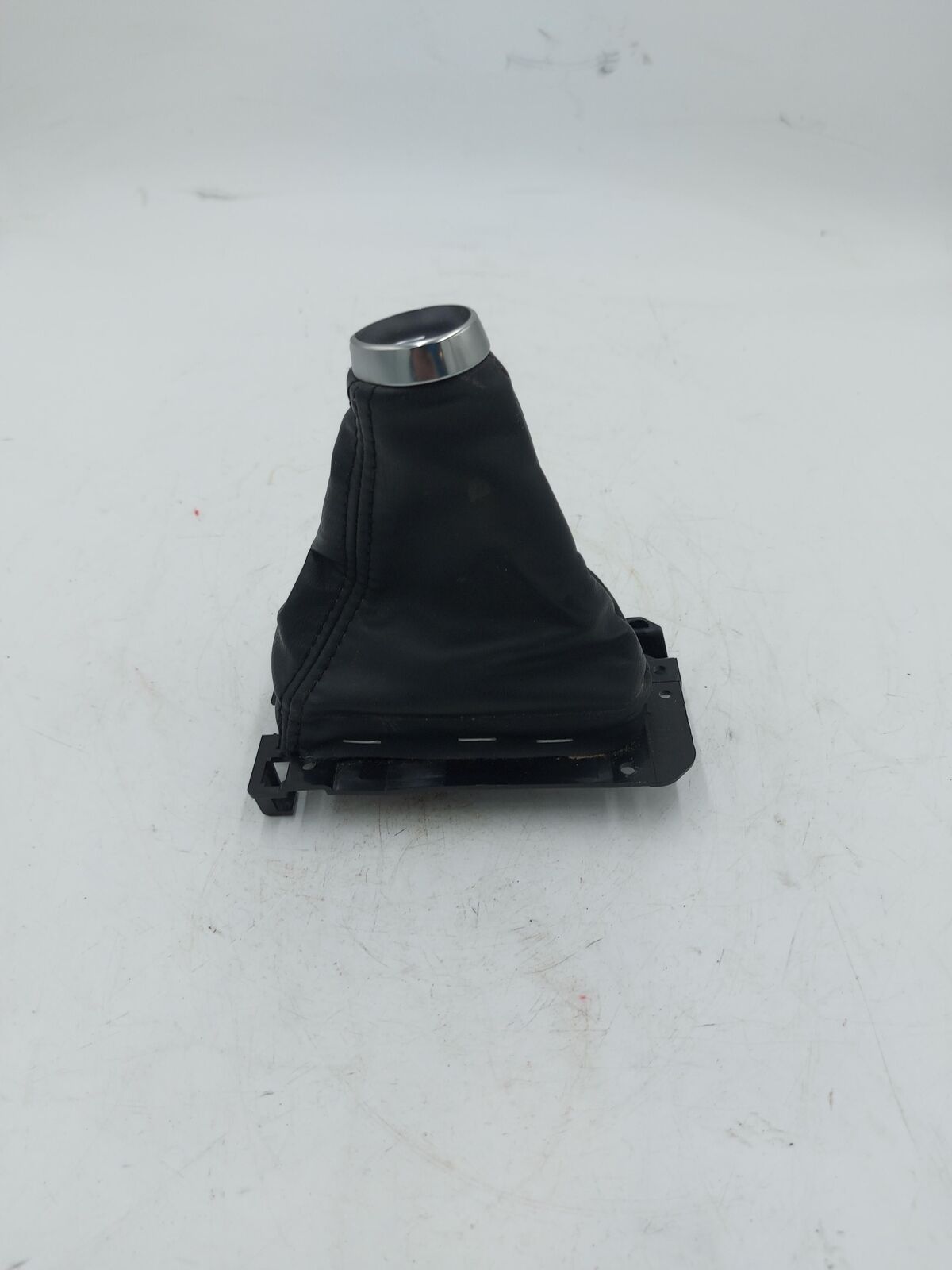 2012 INFINITI QX56 TRANSMISSION FLOOR SHIFTER BOOT P13772B33000