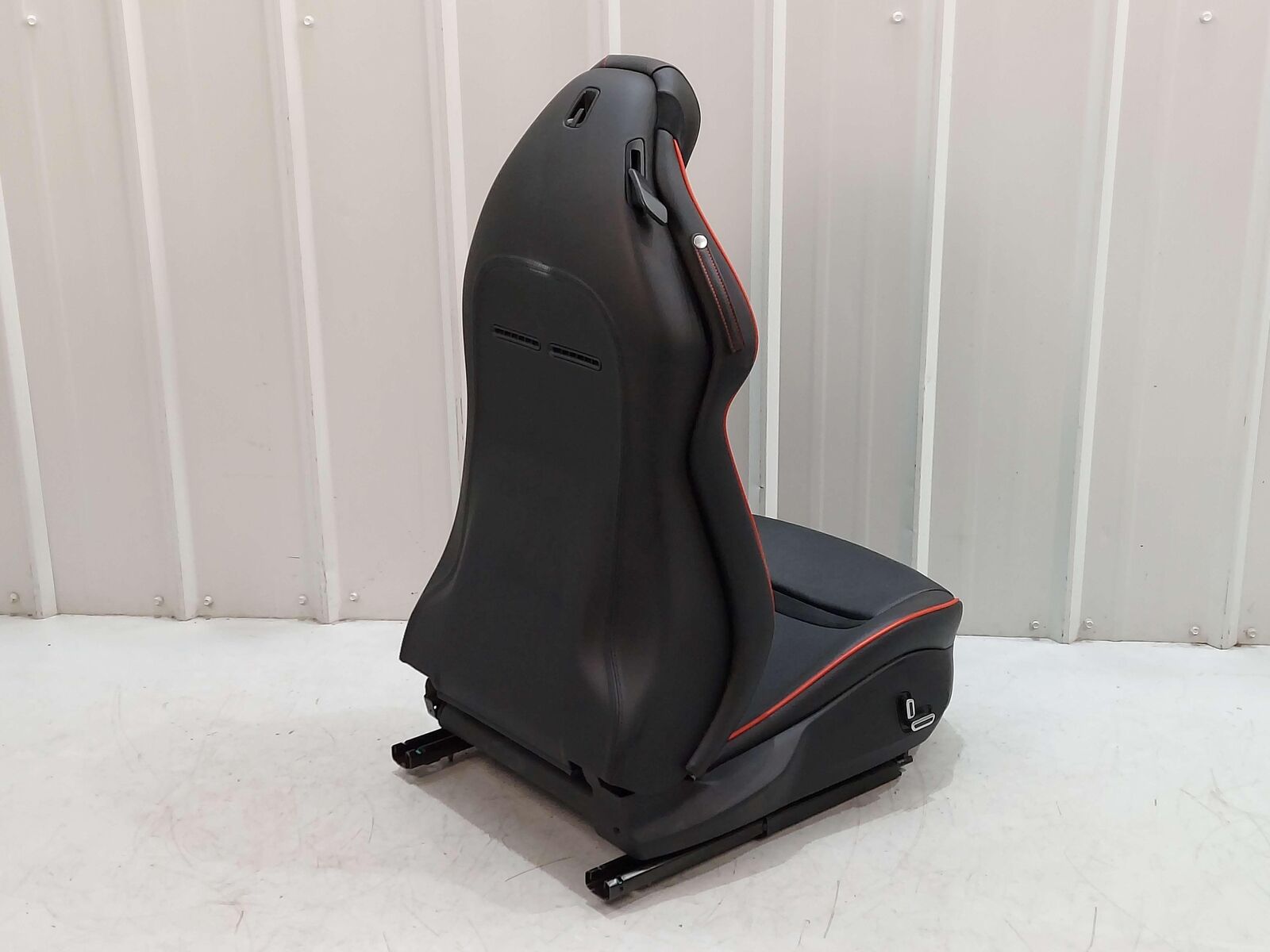 2021 FERRARI ROMA F169 FRONT RH RIGHT SEAT RH BLACK W/ RED PIPING