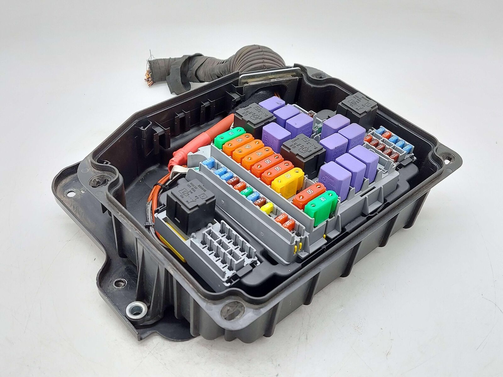 2010 Maserati GranTurismo S M145 Coupe FRONT ENGINE MOTOR FUSE BOX 255344