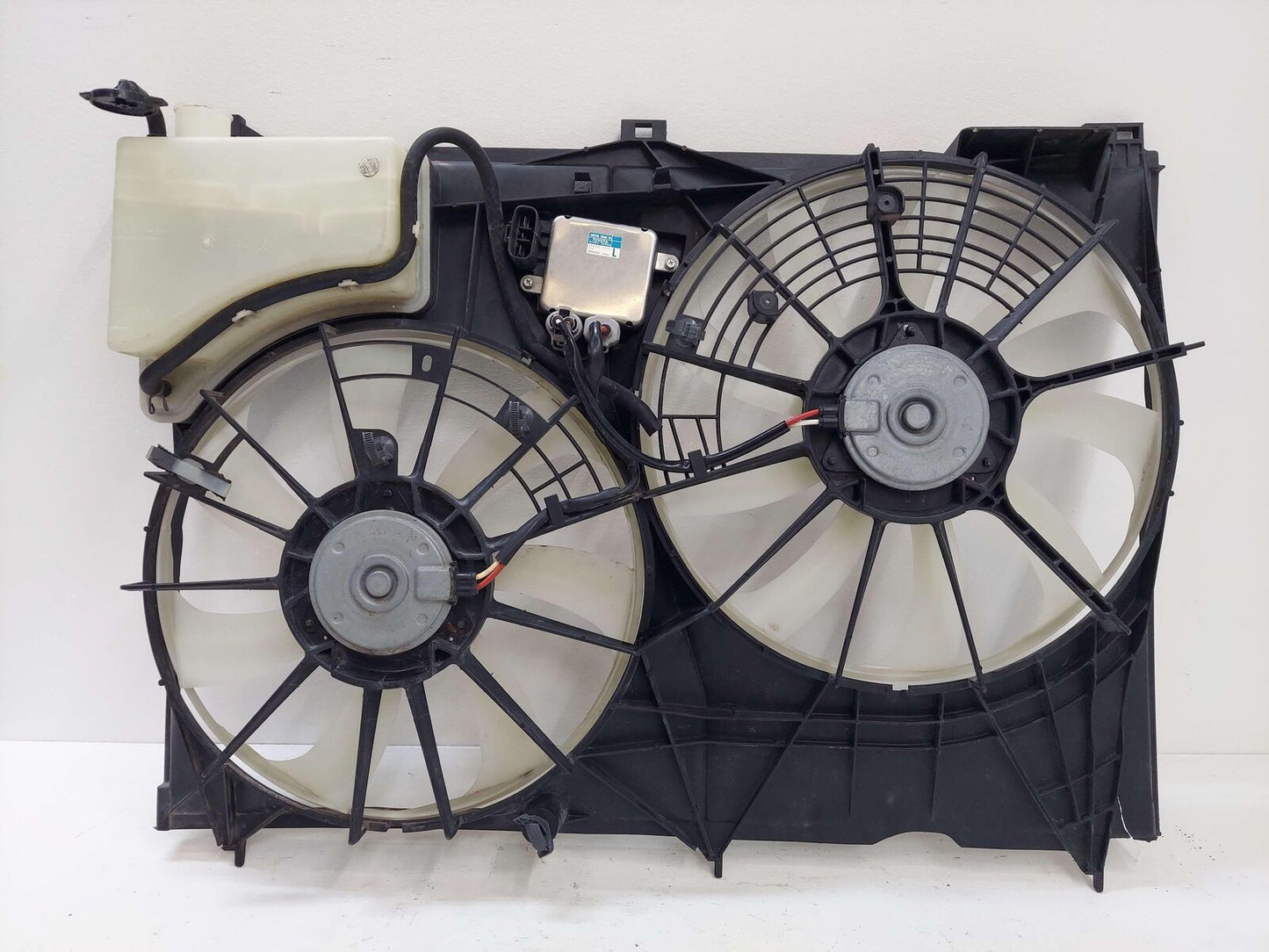 14-19 TOYOTA HIGHLANDER ELECTRIC COOLING FAN MOTOR 3.5L 89257-30080 *NOTE