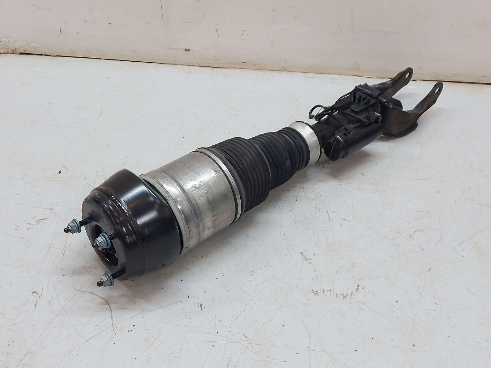 16-19 MERCEDES GLE63S AMG W166 FRONT LH LEFT AIRMATIC AIR STRUT A2923202300 