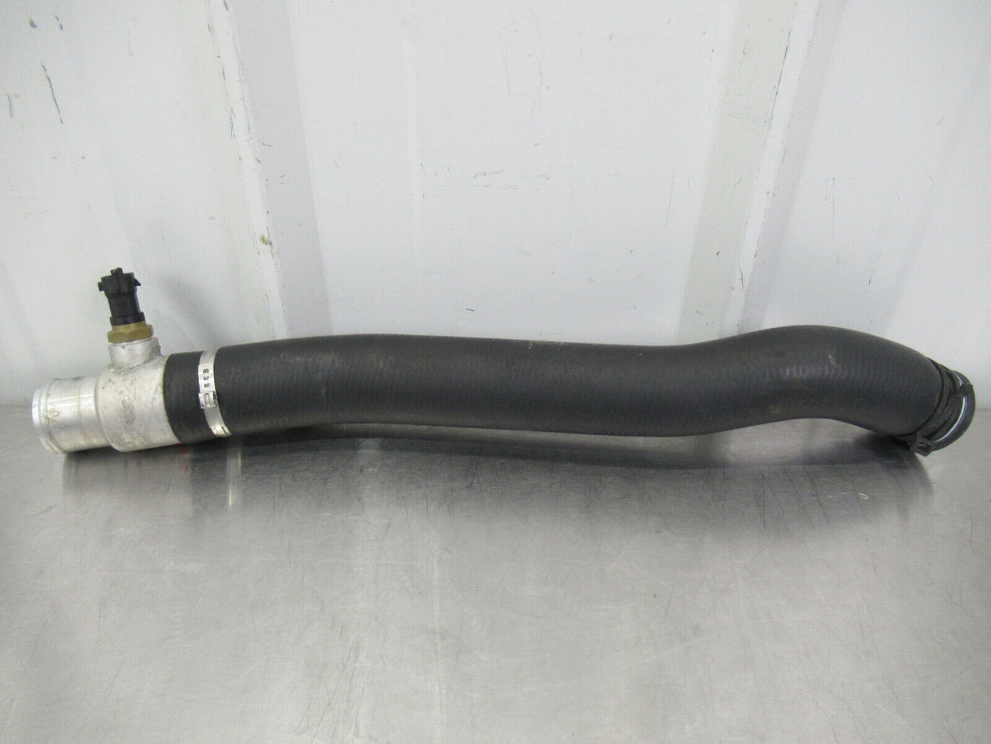 T020 2016 16 MCLAREN 570S LH LEFT UPPER ENGINE RADIATOR HOSE #3 SPAM0390