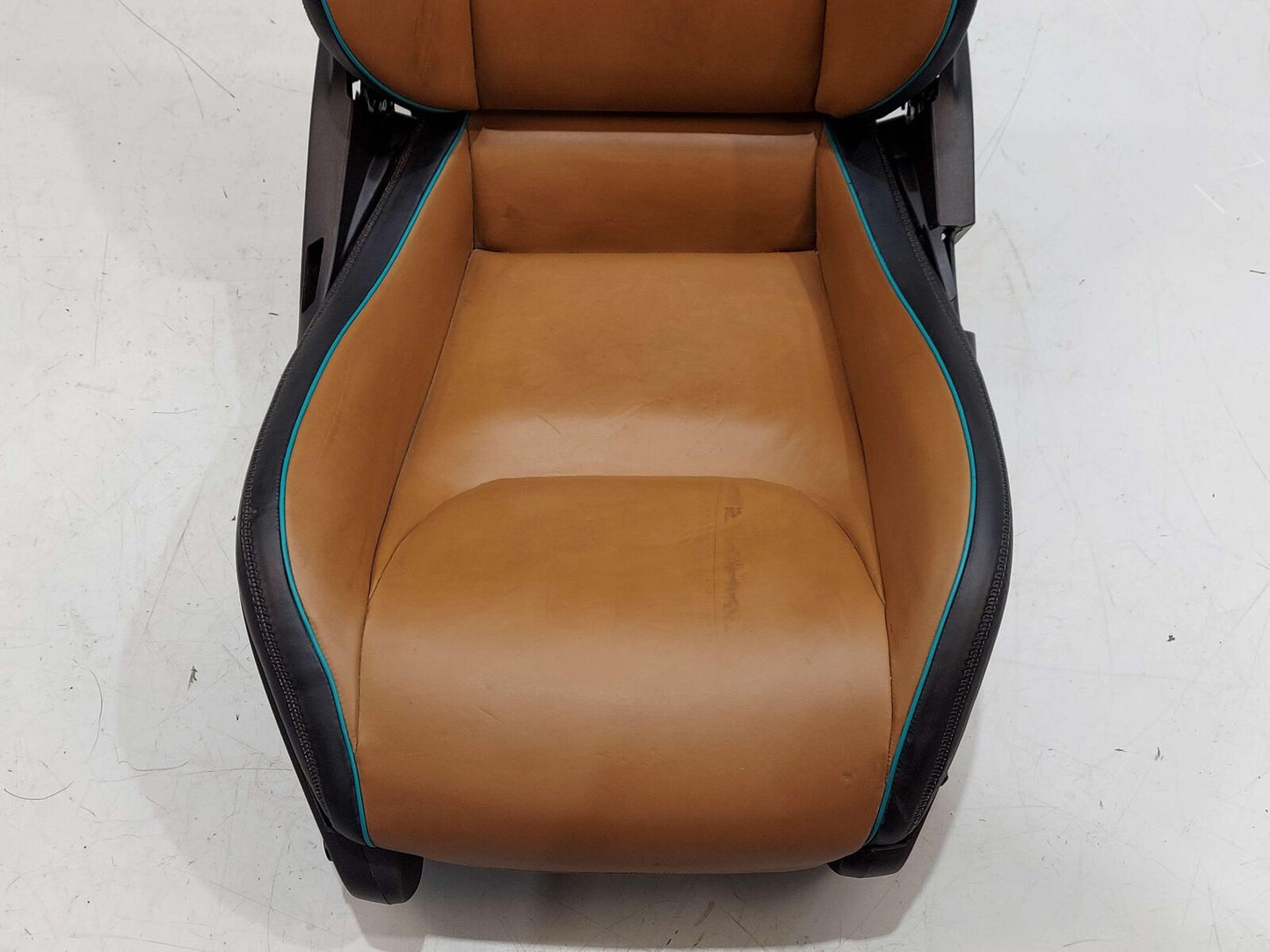 2023 MCLAREN ARTURA FRONT RIGHT SEAT BROWN & BLACK LEATHER POWER *NOTE