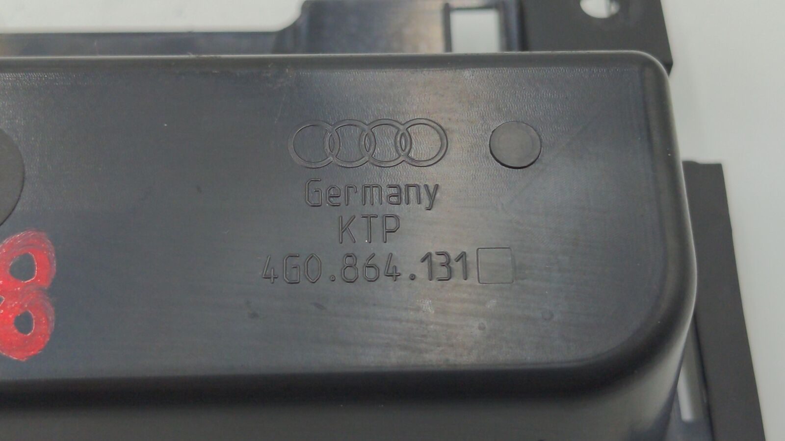 14 AUDI RS7 4g0864131 Front Console Storage Bin 87K KM's