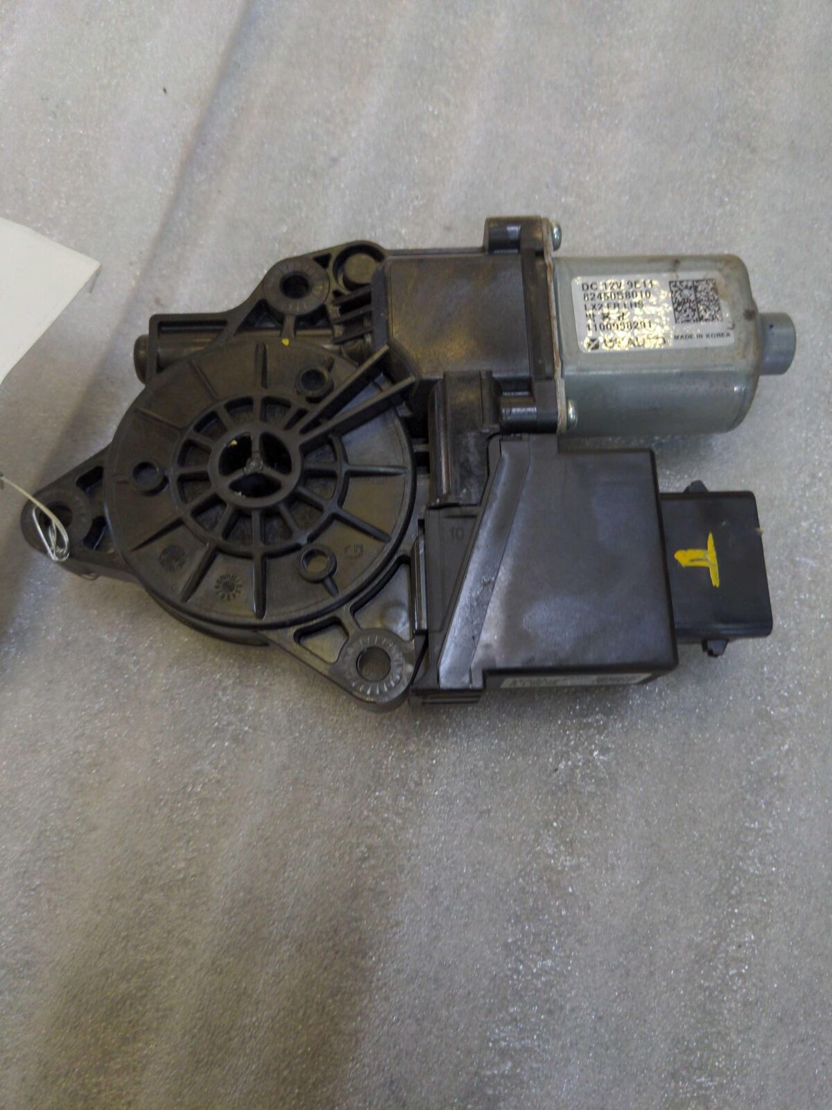 20-22 HYUNDAI PALISADE Front LH Left Power Door Window Motor 82450S8010