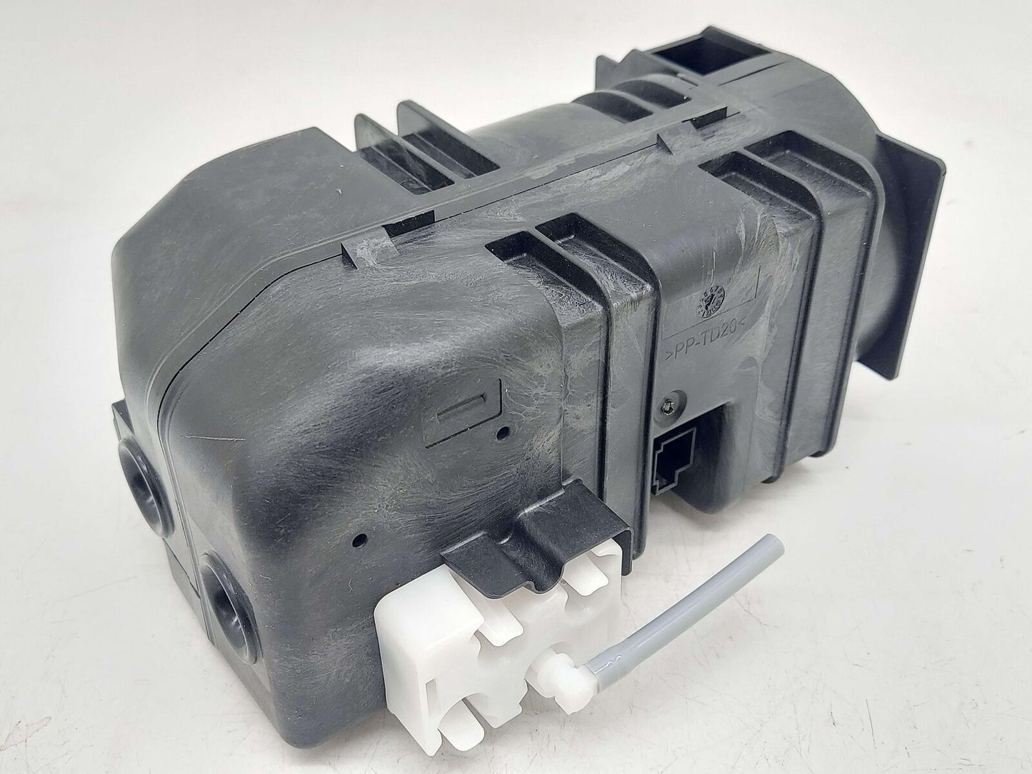 18-21 MERCEDES S560 W222 AIR VACUUM PUMP TRUNK MOUNTED A0008002200