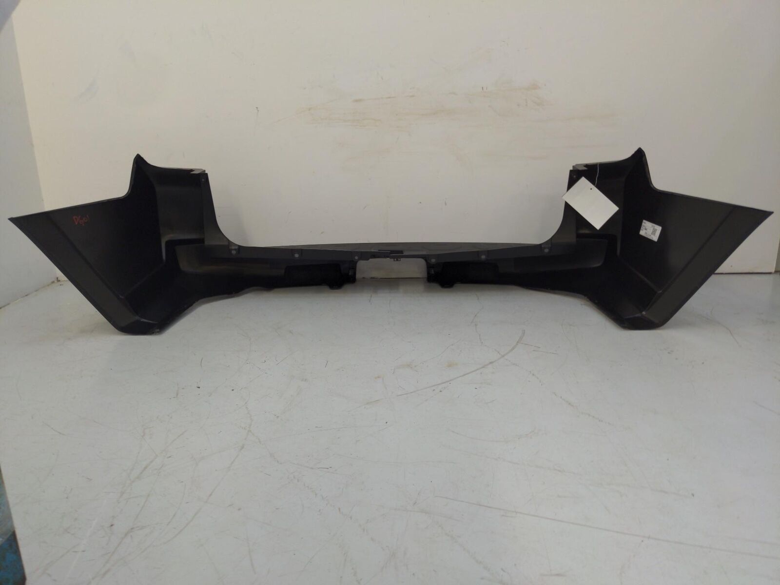 21 TOYOTA 4RUNNER REAR Bumper Cover *Split Behind Lid Latch Hole* 52159-35922