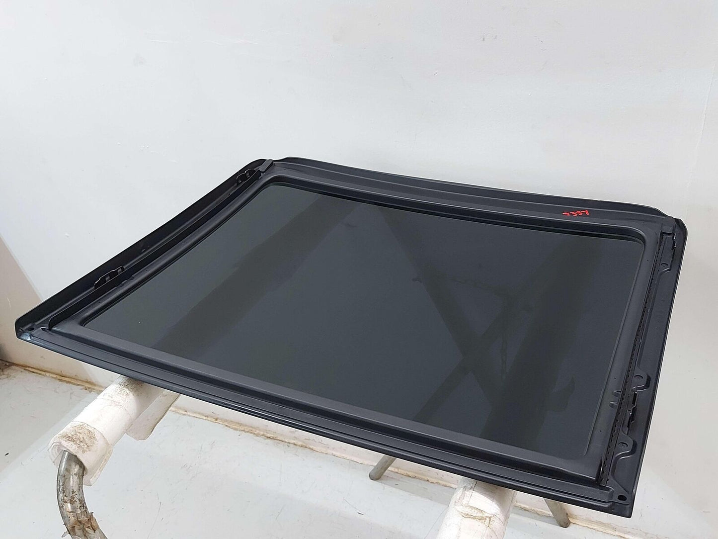 15-18 PORSCHE MACAN S 95B FRONT SUN ROOF GLASS PANORAMIC 95B877055Z *SCRATCHES*