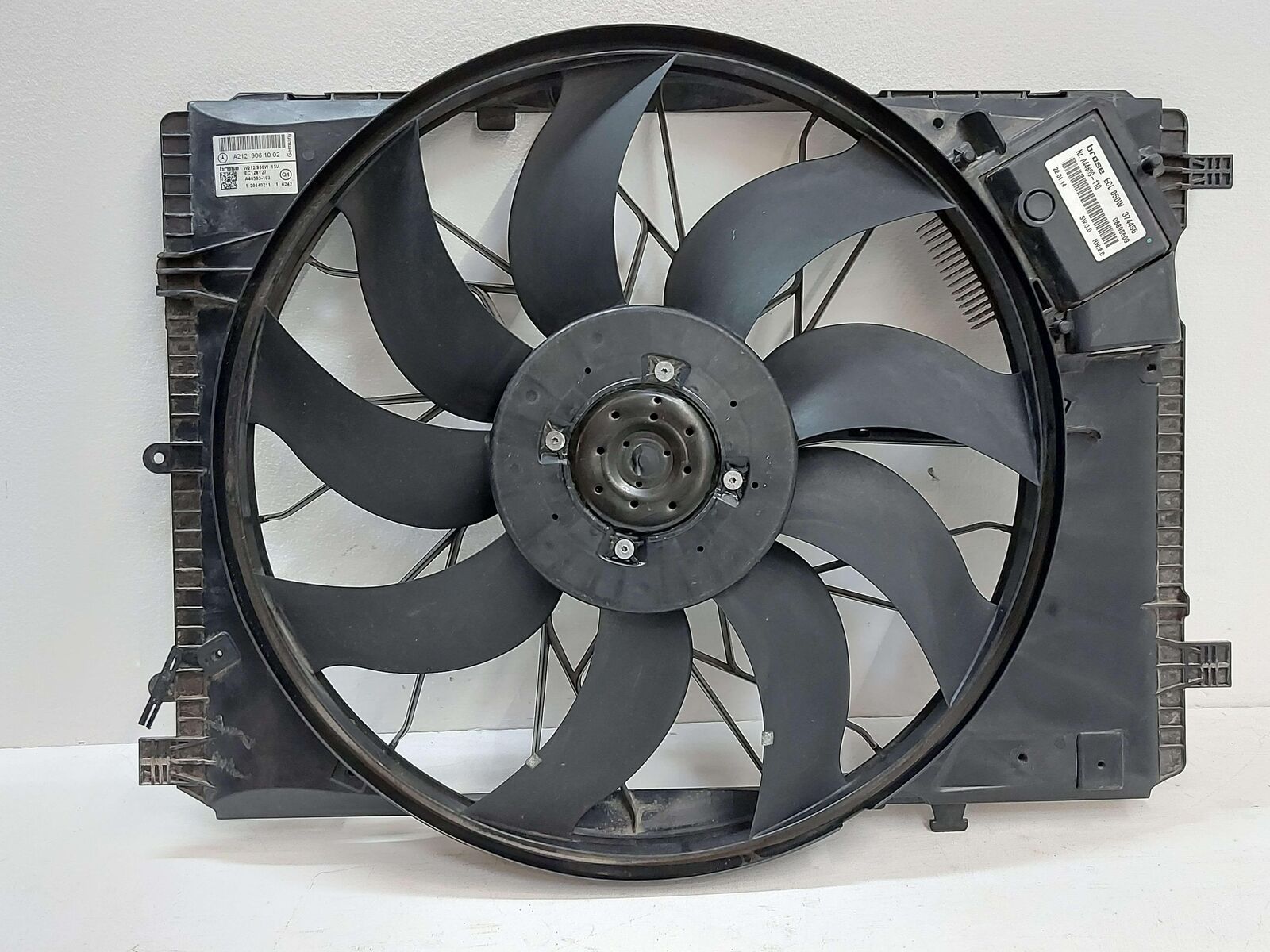 12-18 Mercedes W218 CLS63S AMG ELECTRIC COOLING FAN MOTOR 5.5L A2129061002