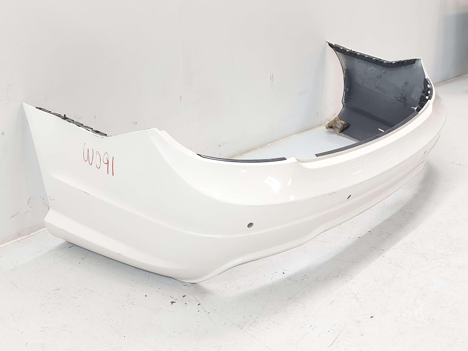 12-15 MERCEDES C350 W204 COUPE REAR BUMPER DIAMOND WHITE 799U *NOTE