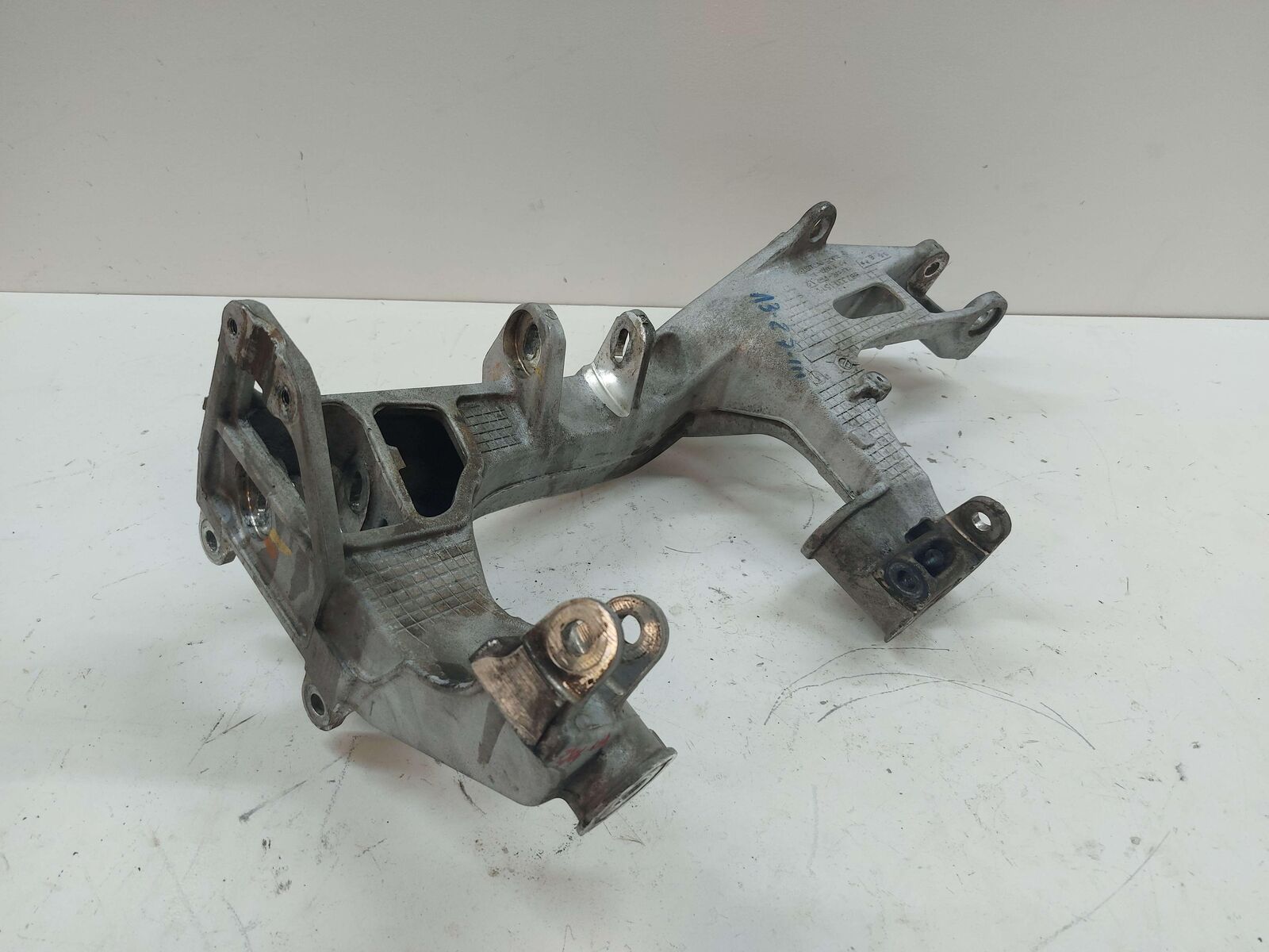 07-13 PORSCHE 911 997 TURBO REAR LEFT SUB FRAME CARRIER BRACKET *NOTES* AWD