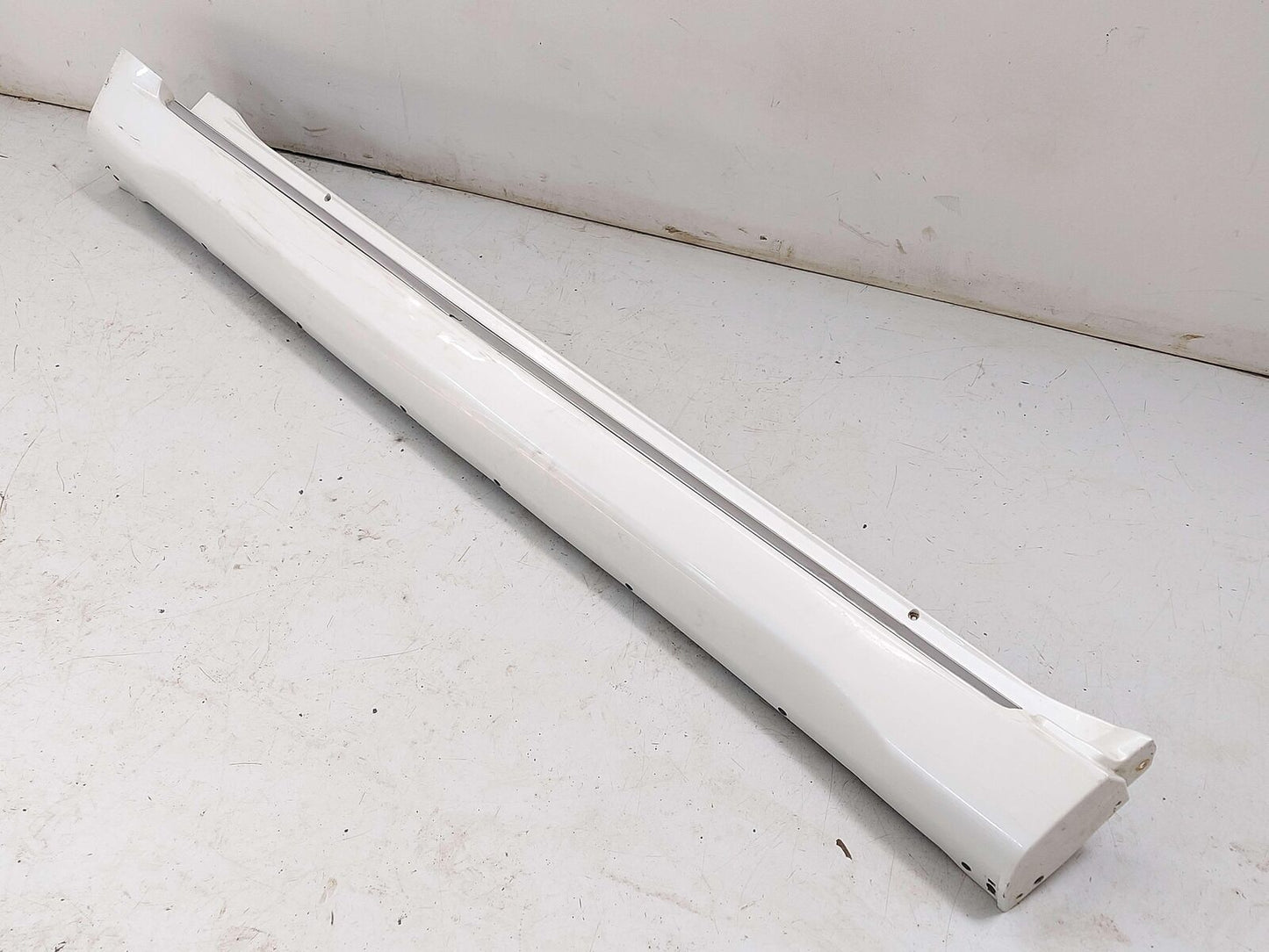 12-23 TOYOTA 4RUNNER LEFT ROCKER PANEL SIDE SKIRT MOULDING LIMITED WHITE