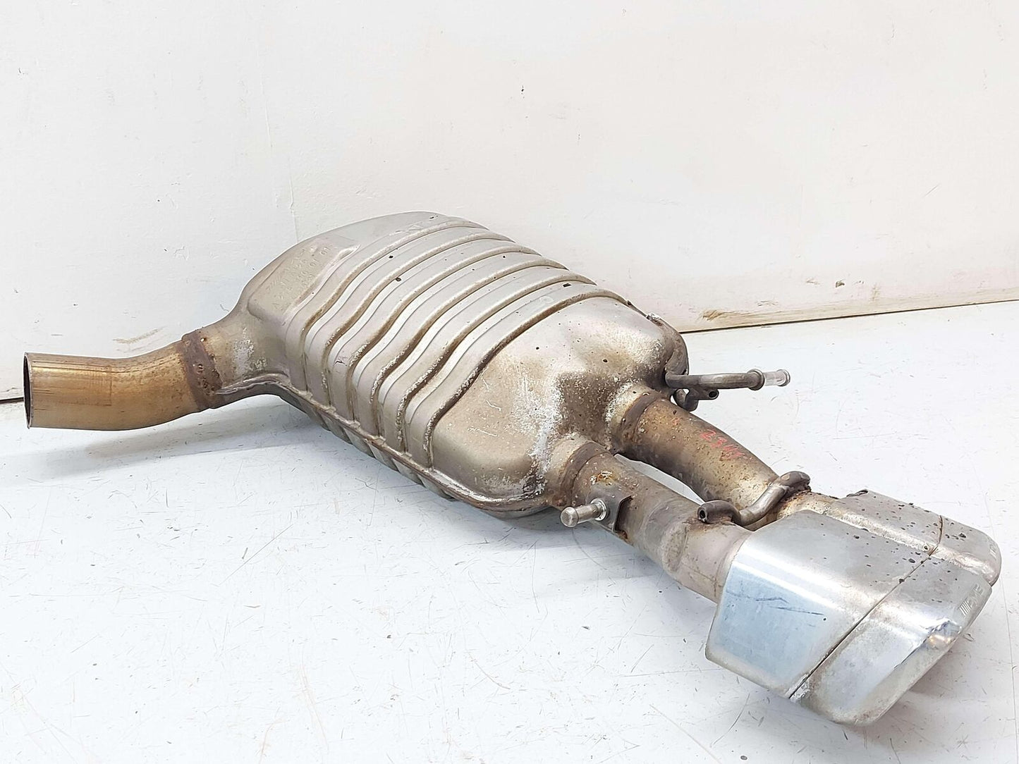 12-18 MERCEDES CLS63S AMG W218 RIGHT EXHAUST MUFFLER A2184900101