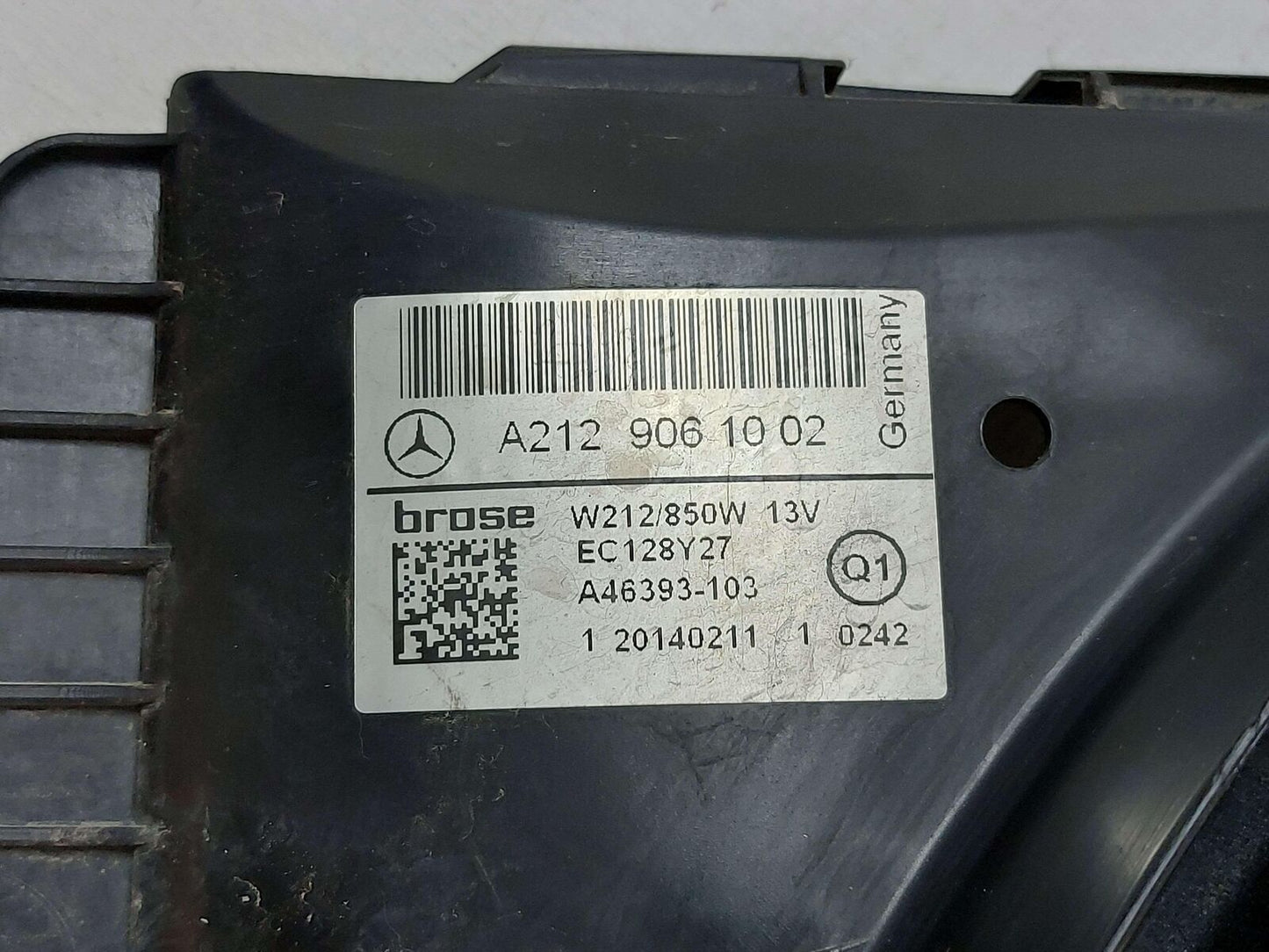 12-18 Mercedes W218 CLS63S AMG ELECTRIC COOLING FAN MOTOR 5.5L A2129061002