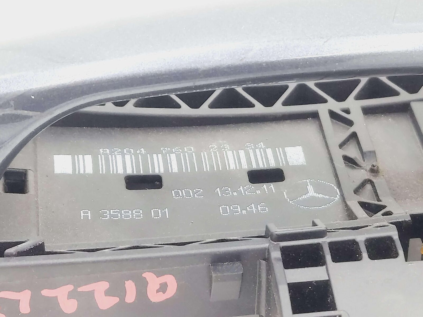 12-15 MERCEDES ML63 AMG LEFT OUTSIDE DOOR HANDLE KEYLESS GO A2047602334 *NOTE*