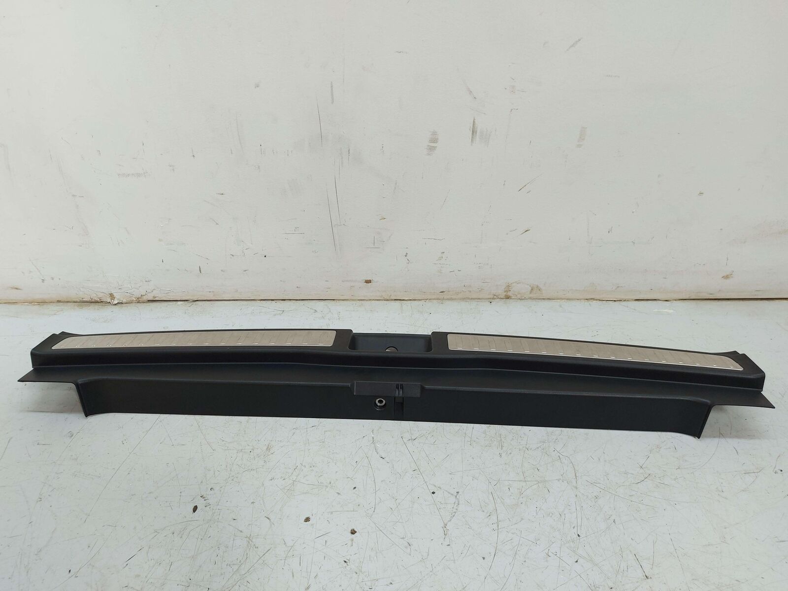 2018 MERCEDES GLE63S AMG W166 Rear Gate Lid Scuff Sill Plate A1666909900 *Note*