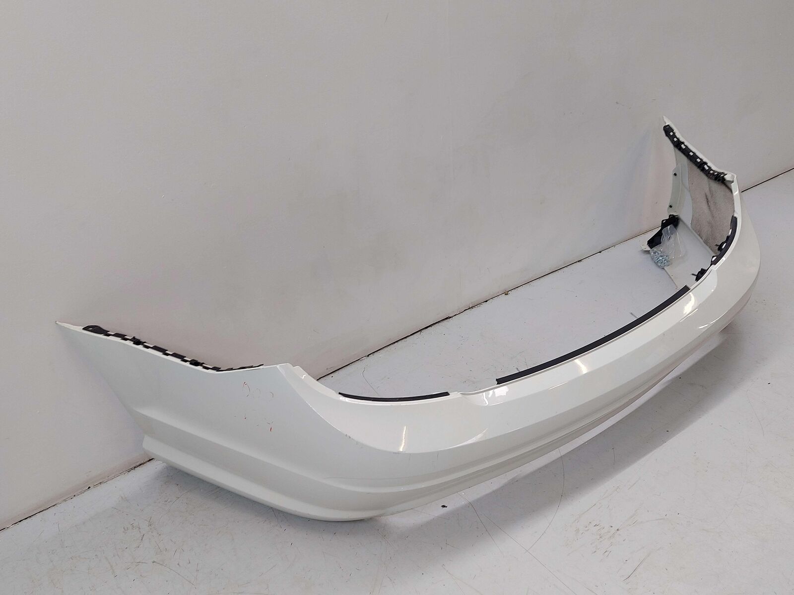 08-11 MERCEDES C63 REAR BUMPER W/ REINFORCEMENT WHITE *SCRATCHES GOUGES*