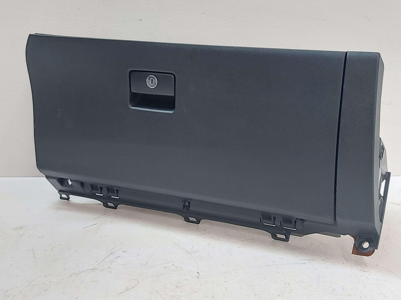 14-19 TOYOTA HIGHLANDER DASH GLOVE BOX BLACK FB20 55303-0E051 *MINOR SCRATCHES*