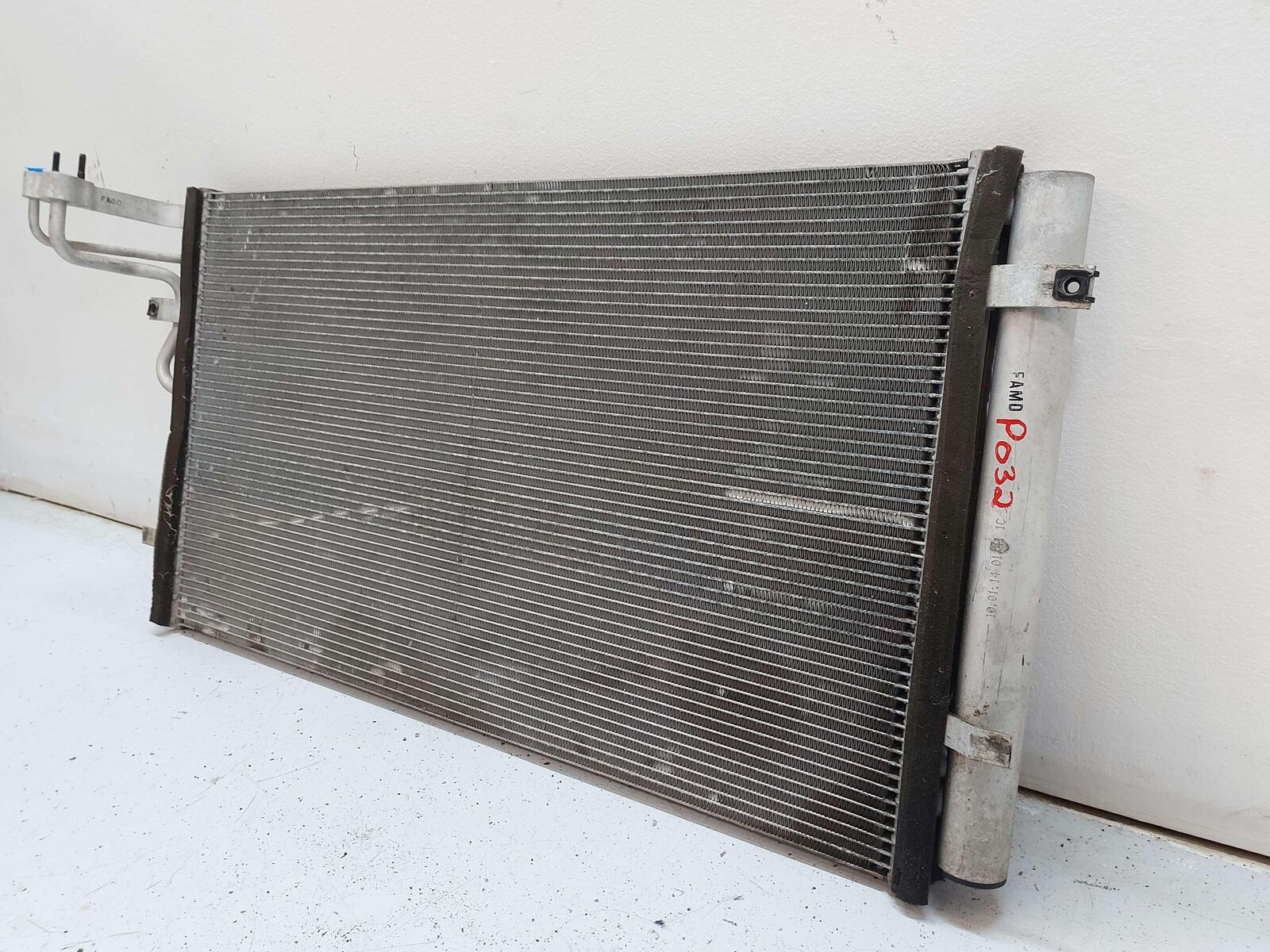 09-11 HYUNDAI GENESIS AC A/C AIR CONDITIONING CONDENSER 976063M170 *FINS BENT*