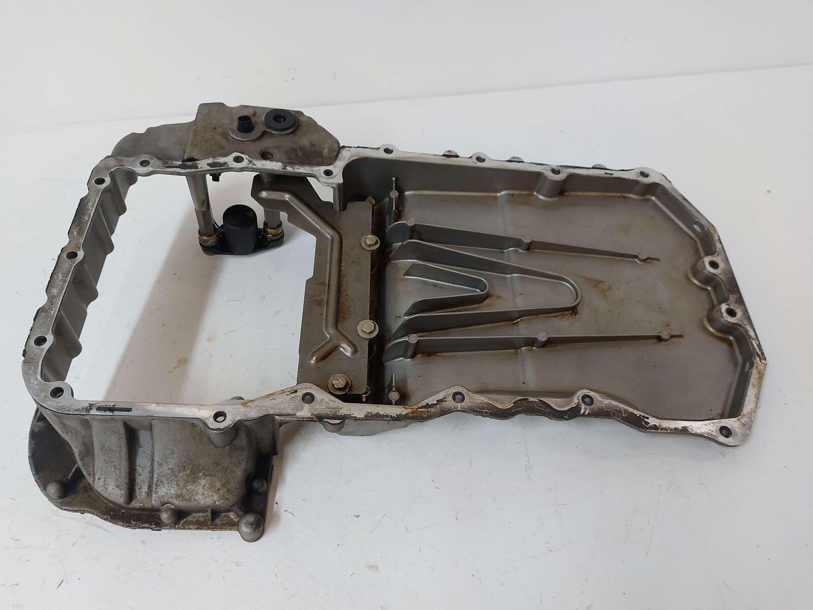 08-10 MERCEDES S63 AMG W221 UPPER OIL PAN A1560140702 4047021