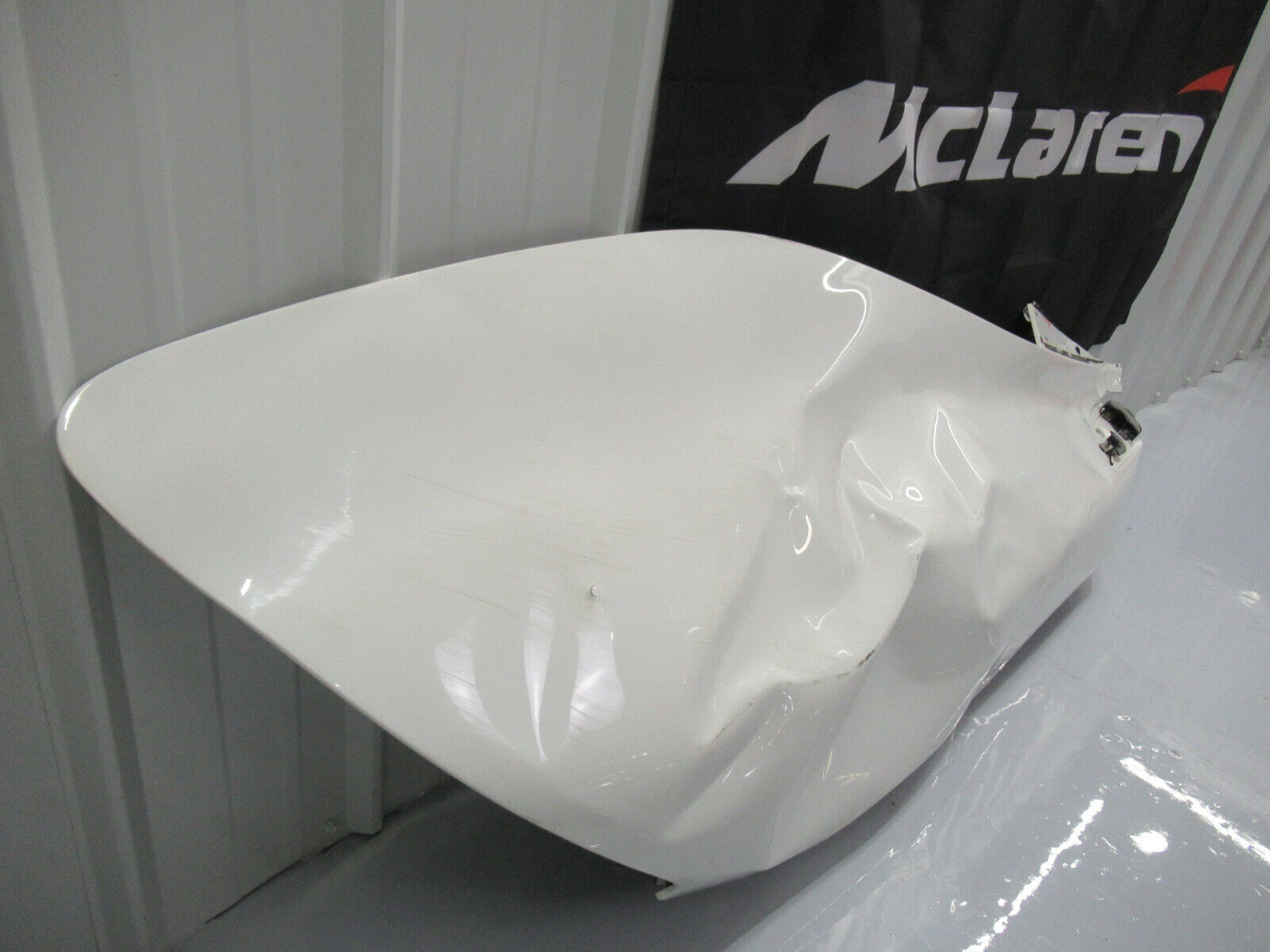 T020 2016 16 MCLAREN 570S RH RIGHT UPPER QUARTER PANEL REAR FENDER DAMAGED