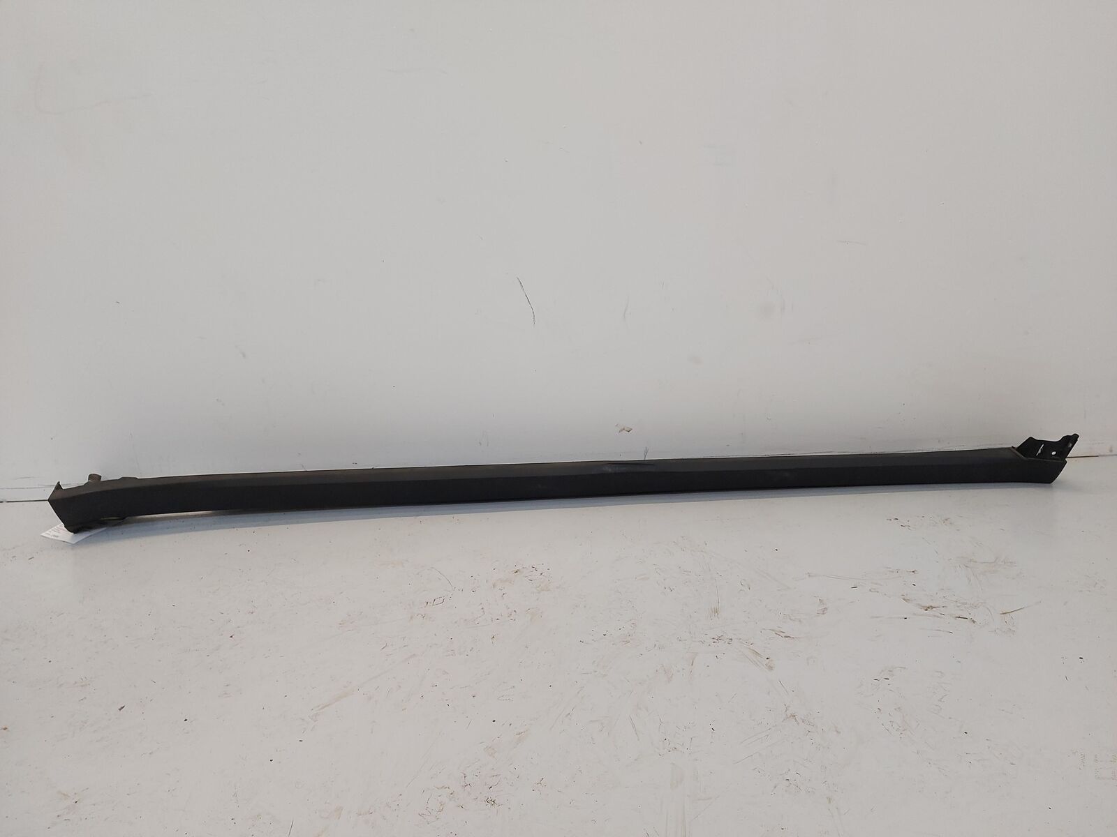 2017 TESLA X Right Rocker Moulding Rh Black 1034219-00-b *Damaged*