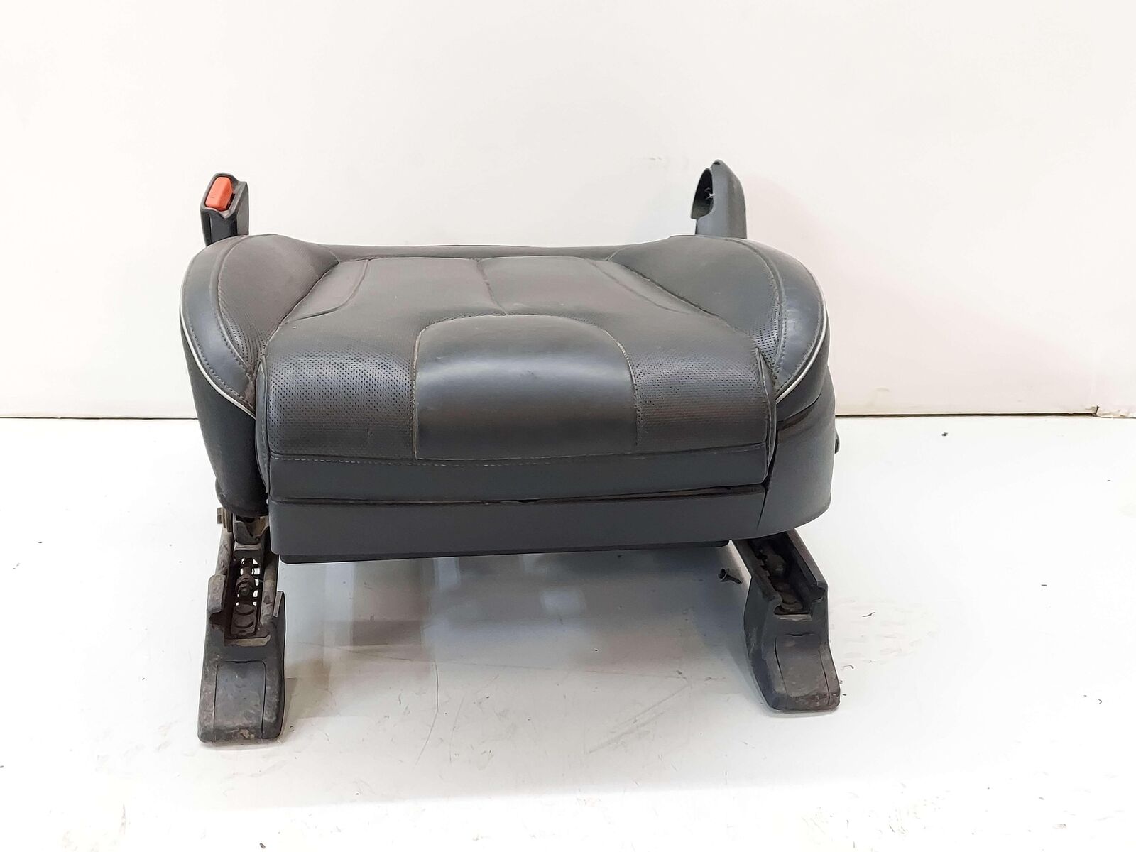 20-22 HYUNDAI PALISADE FRONT LEFT HEATED VENTILATED SEAT BASE W/ MOTORS BLACK