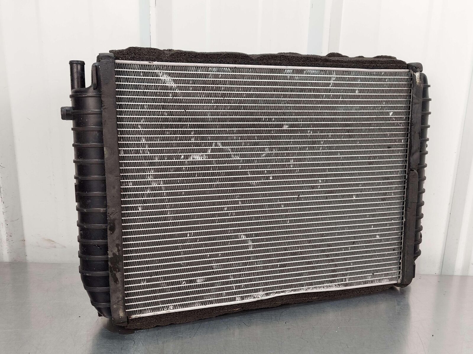 16 MCLAREN 675LT FRONT RIGHT WATER COOLANT RADIATOR *TWEAKED/DENTED. HOLDS FLUID