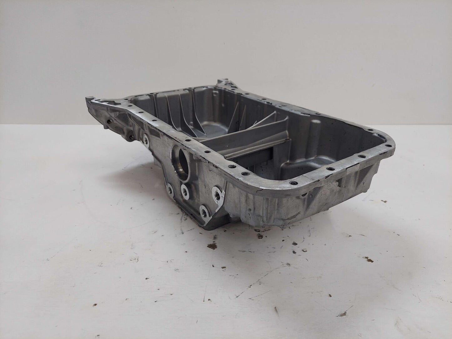 17-21 MERCEDES C43 W205 3.0L UPPER ENGINE OIL PAN A2760143000 276.823