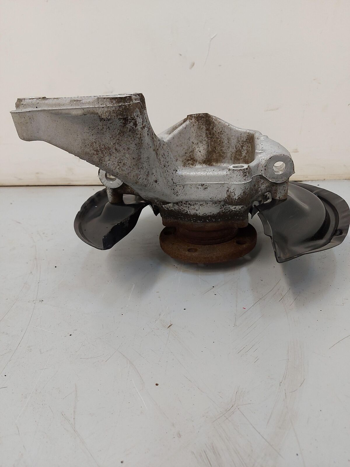 09-18 VW TIGUAN REAR LH Left Knuckle stub Axle AWD 3C0505435G