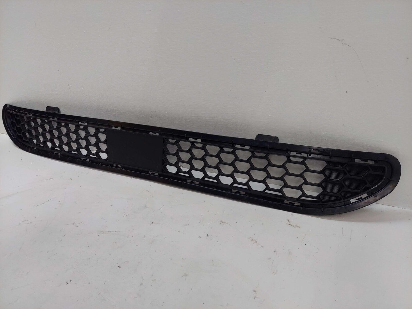 19-20 HYUNDAI SANTA FE FRONT BUMPER LOWER GRILLE ONLY 86531-S2010