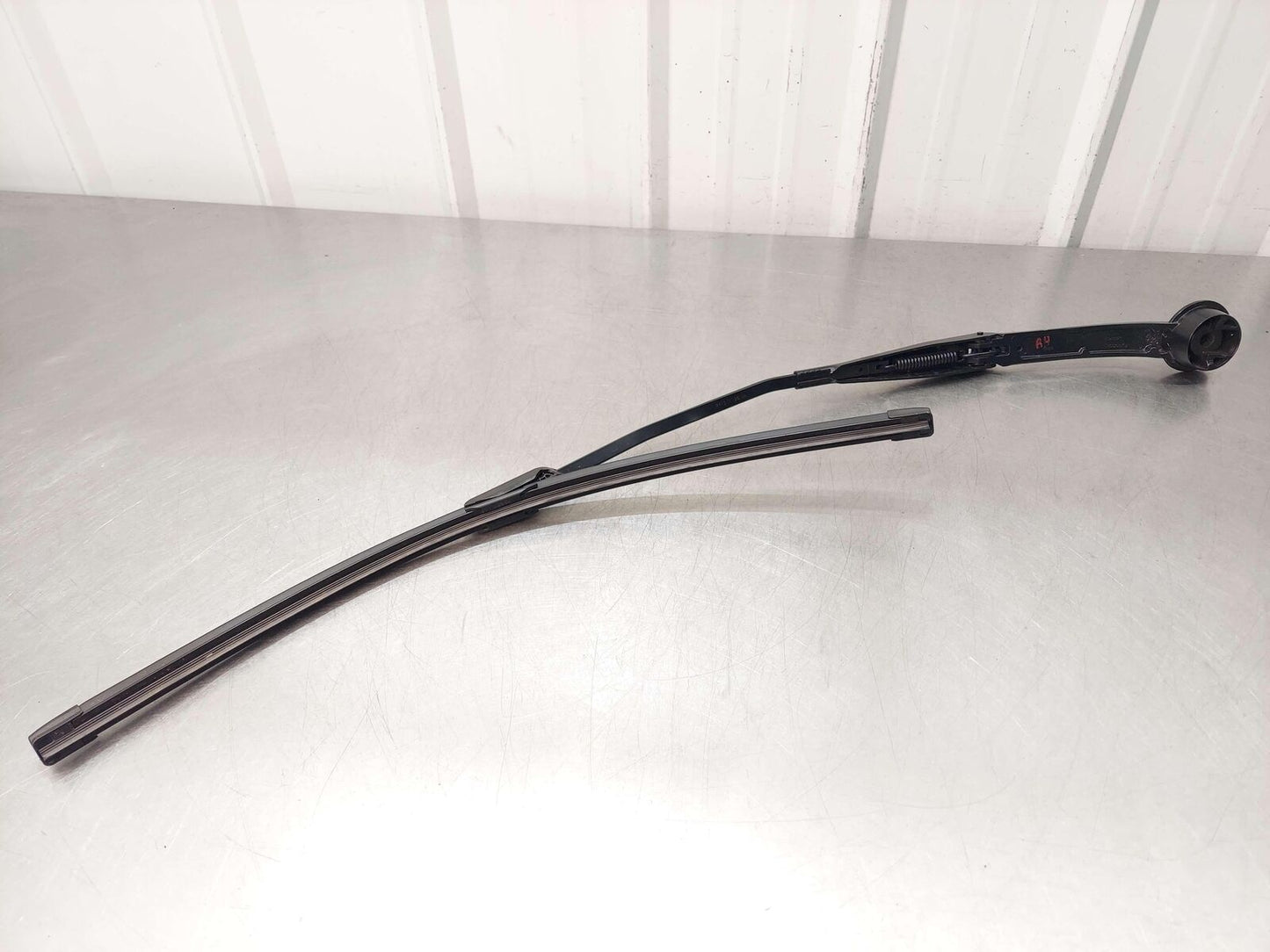 2024 ASTON MARTIN DB12 VOLANTE RIGHT WIPER ARM RY53-17526-AA 97036203