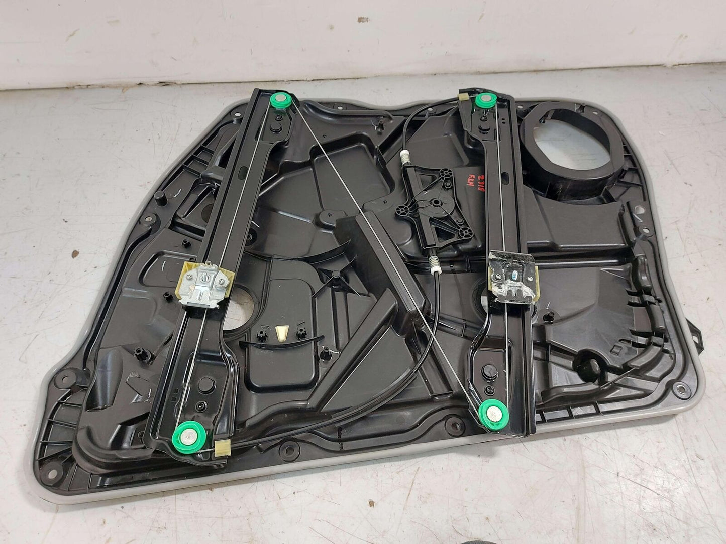 16-19 MERCEDES GLE63S AMG W166 FRONT LEFT Door Window Regulator Carrier 