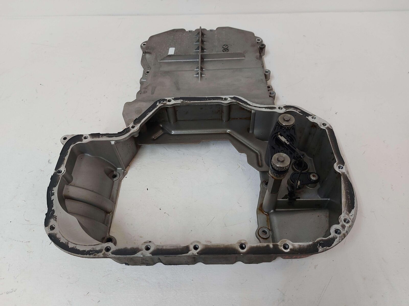 08-10 MERCEDES S63 AMG W221 UPPER OIL PAN A1560140702 4047021