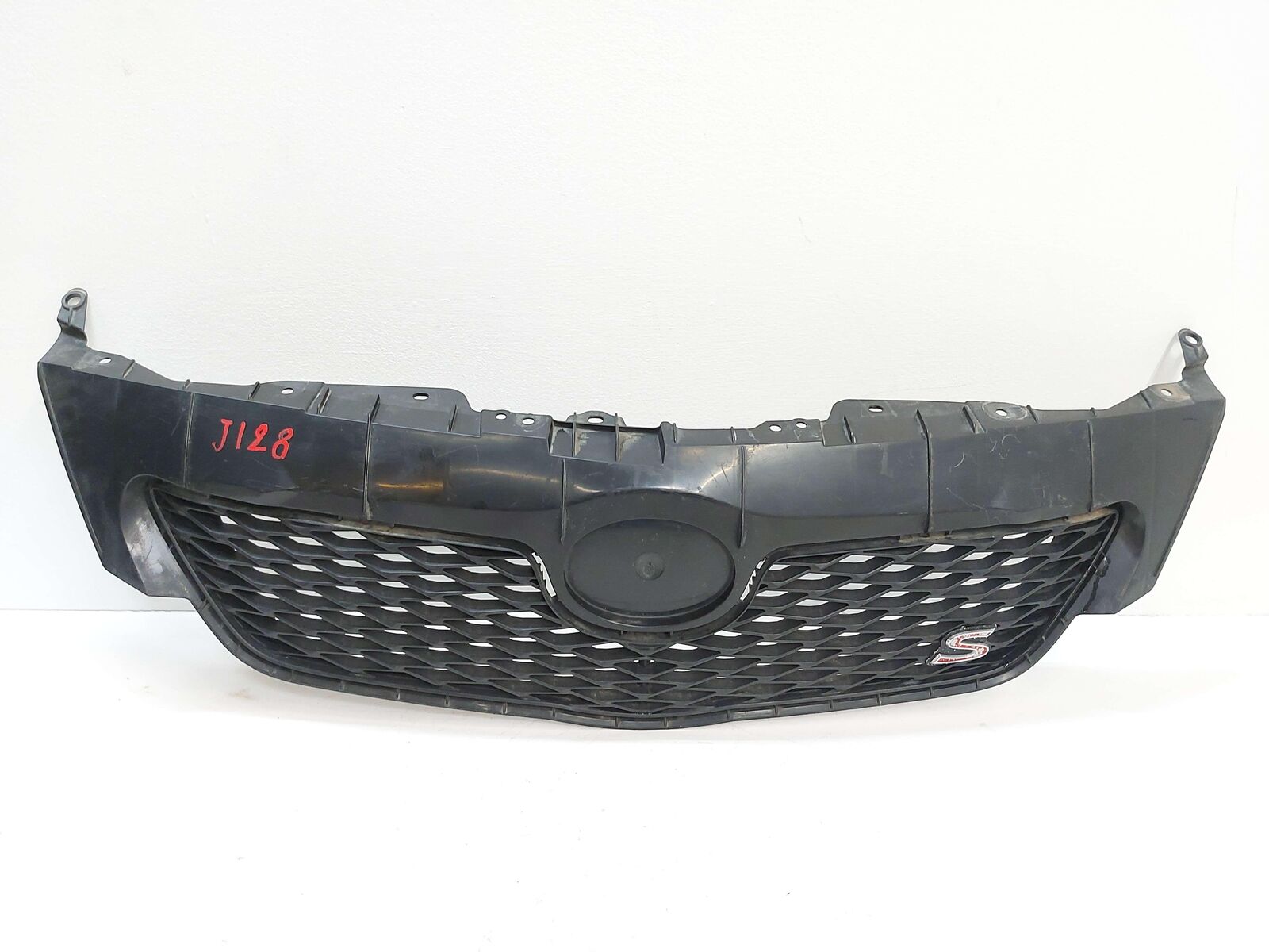 09-10 TOYOTA COROLLA GRILL GRILLE S 53111-02450 *SCRATCHES CHIPS*