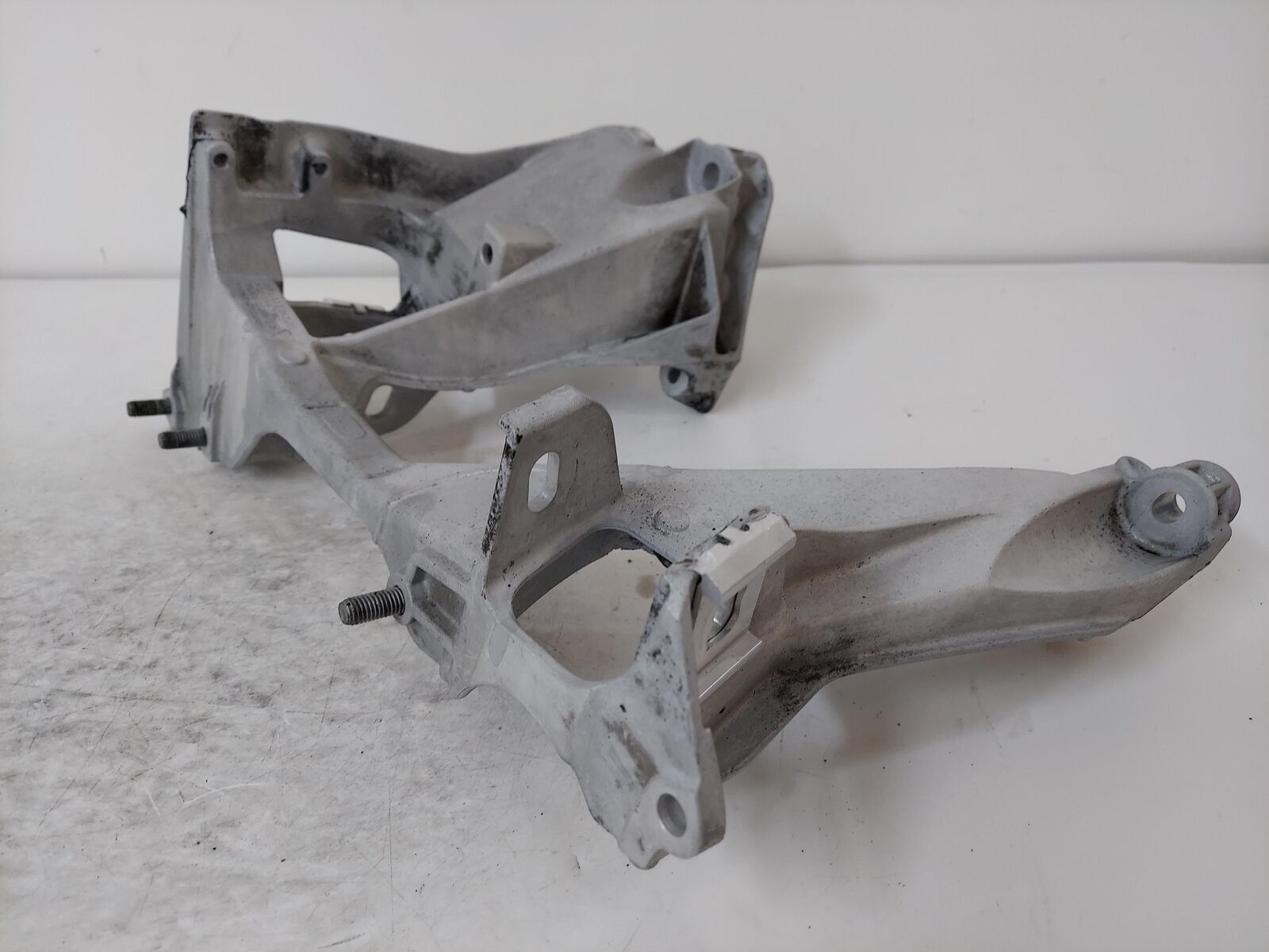 14-19 PORSCHE CAYMAN 718 REAR RIGHT SUB FRAME CROSSMEMBER SIDE END SECTION